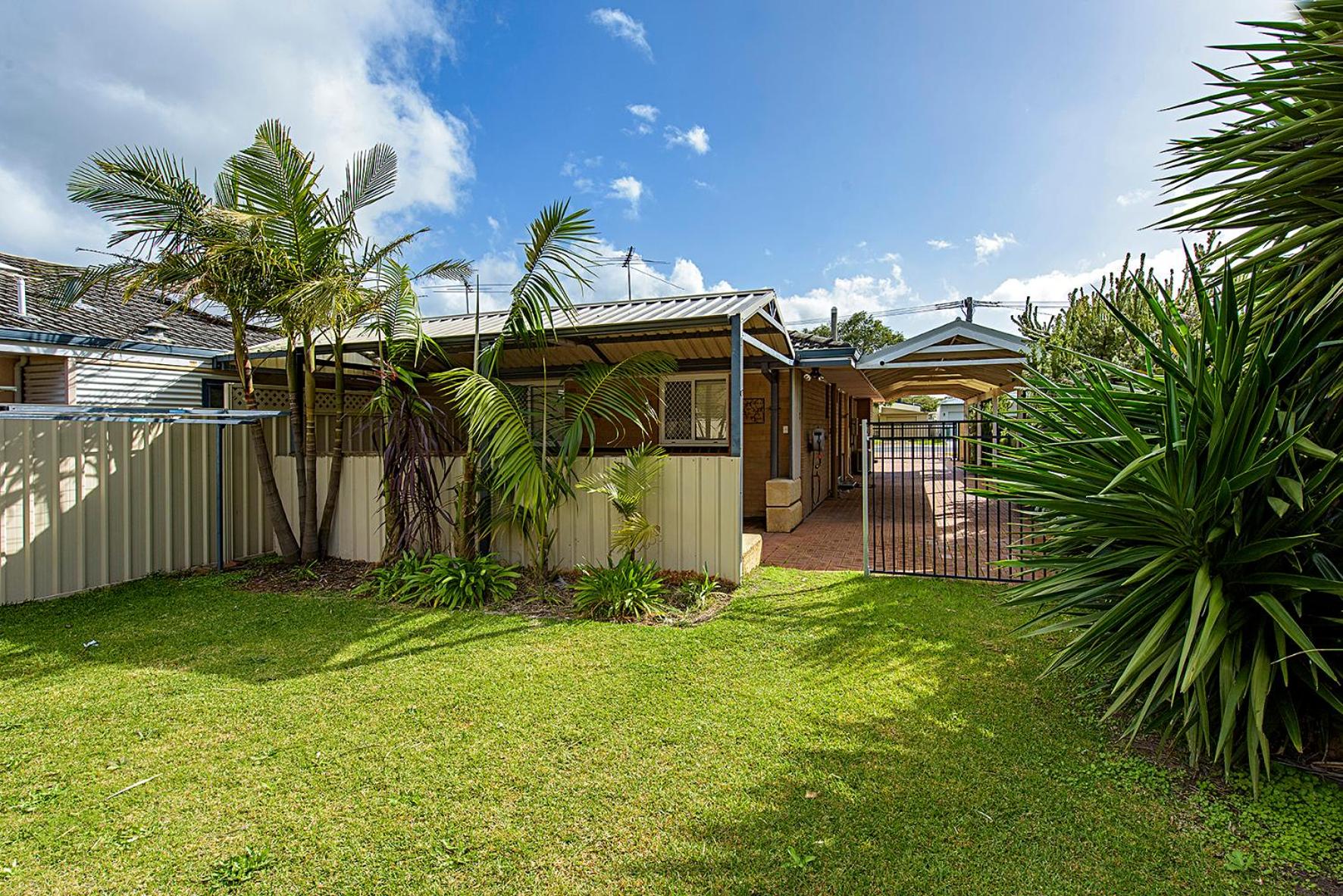 Three-Bedroom House photo 2