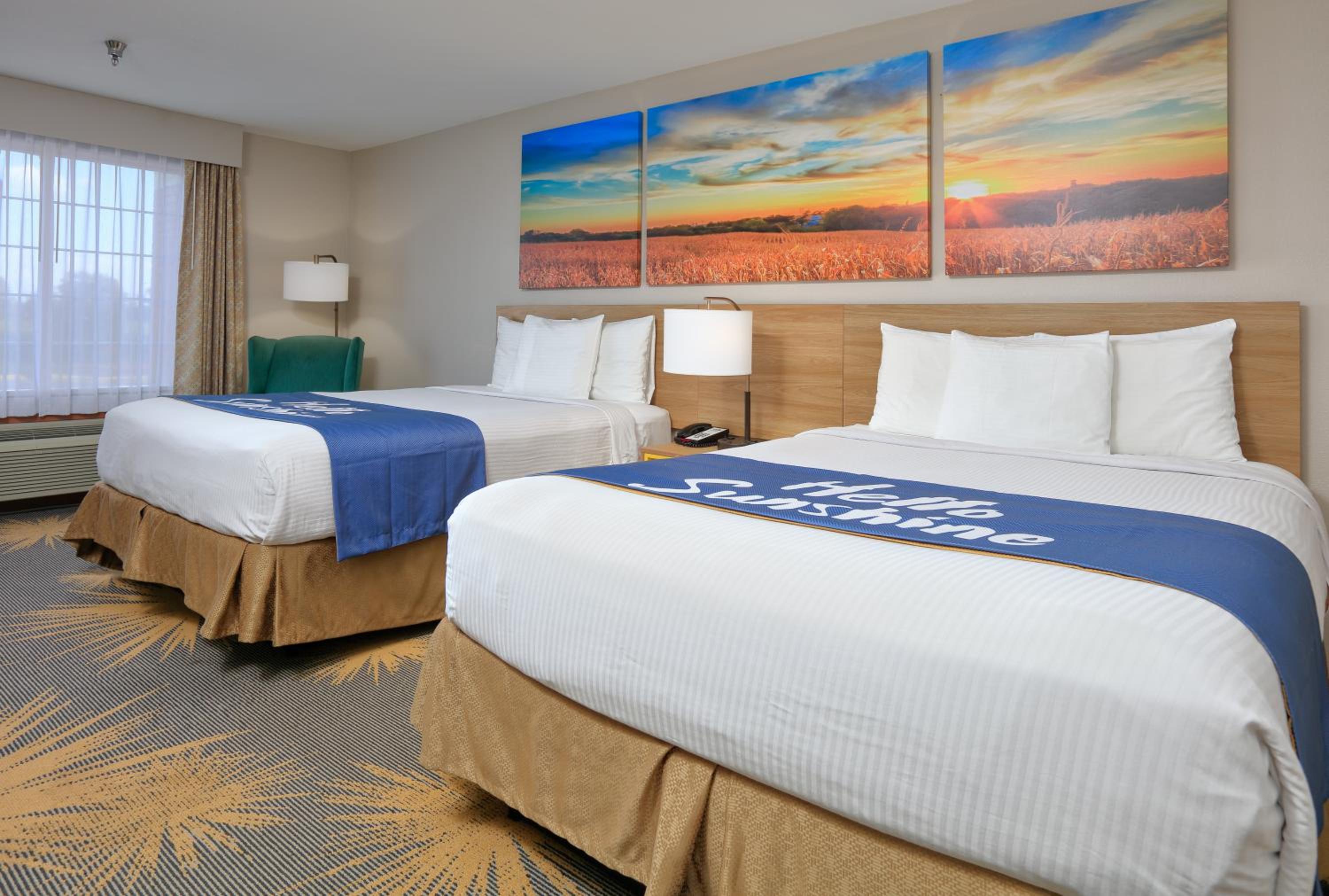 Queen Room with Two Queen Beds - Mobility Accessible/Non-Smoking - Photo 4