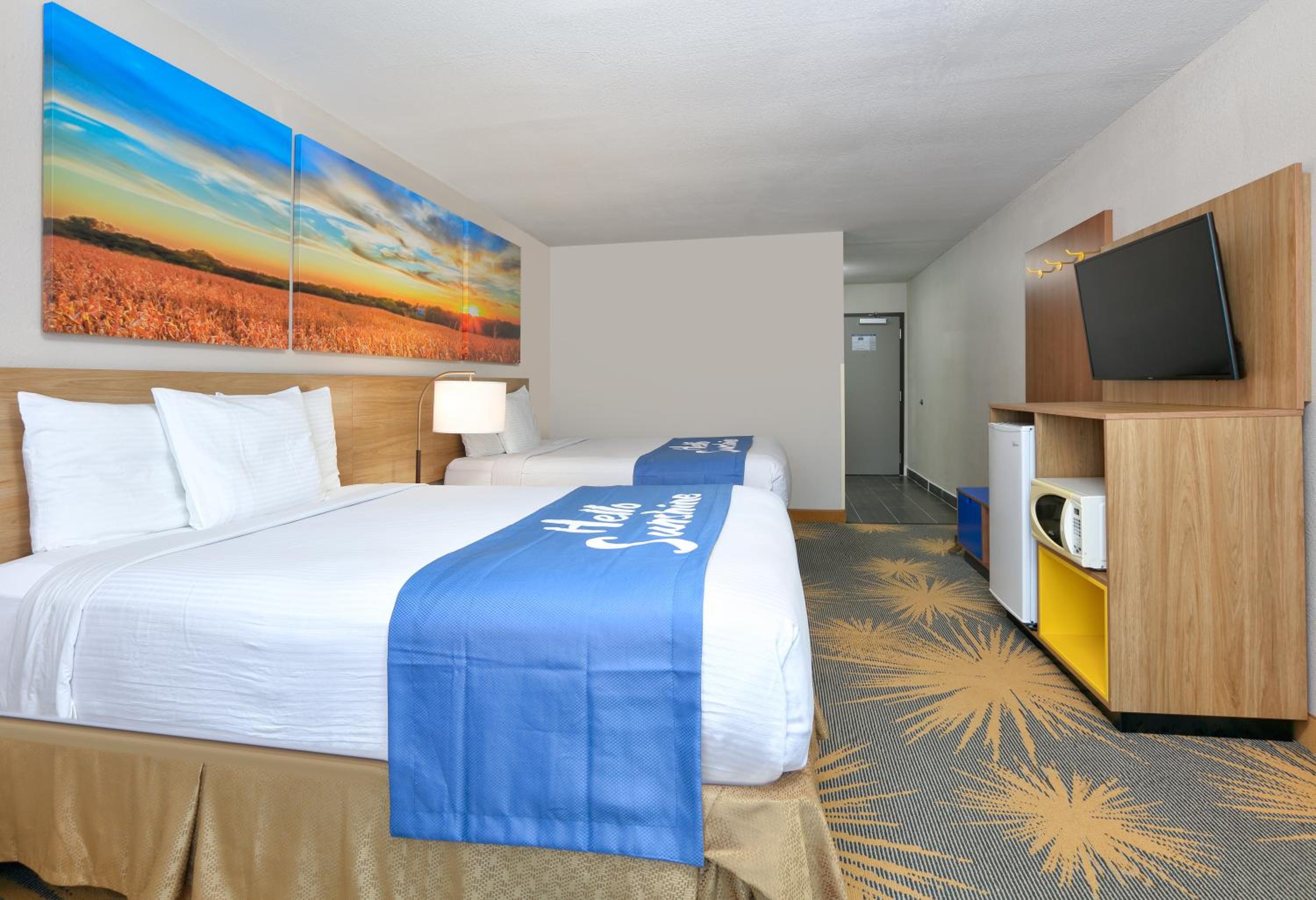 Queen Room with Two Queen Beds - Mobility Accessible/Non-Smoking - Photo 2