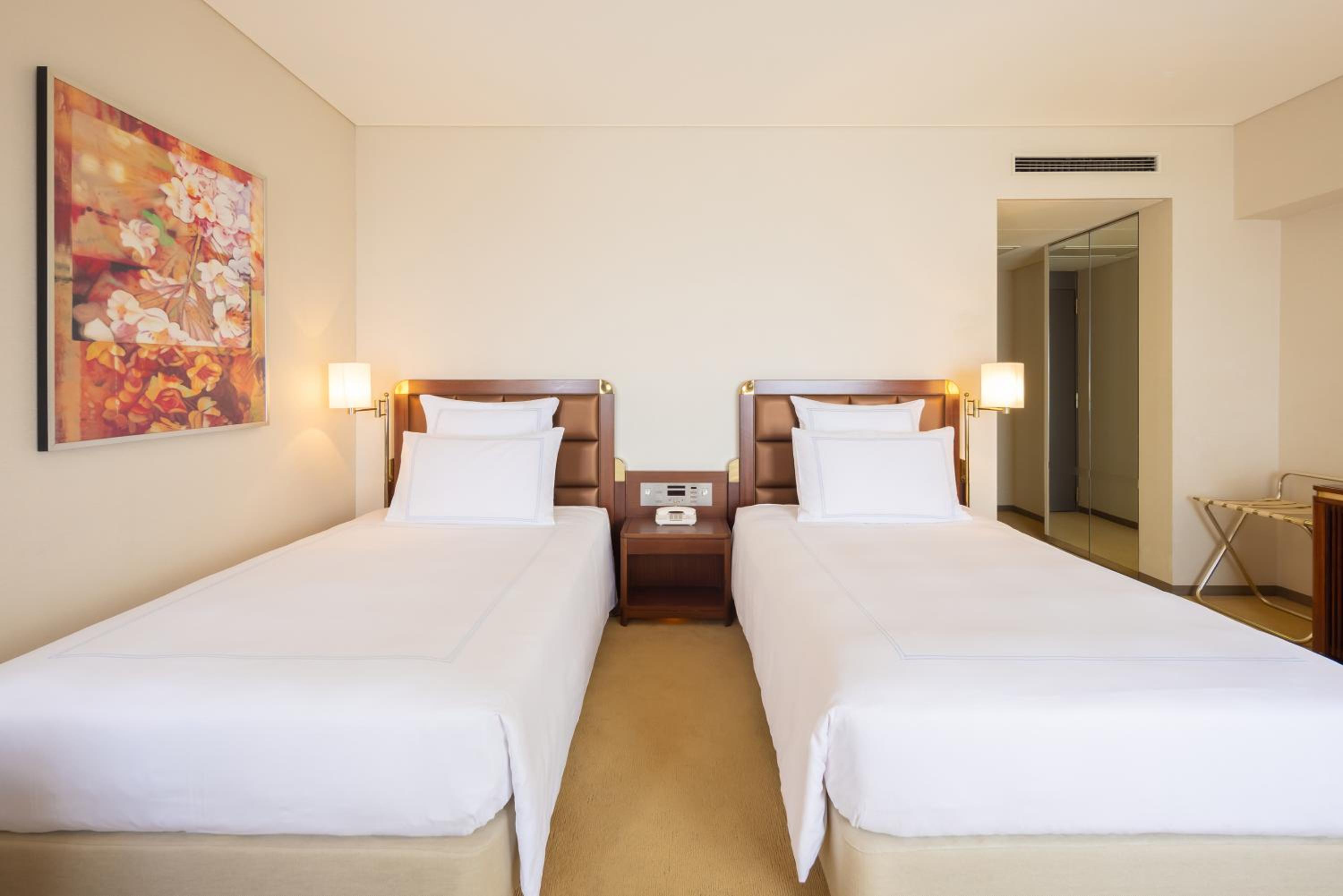 Classic Room Twin Bed - Photo 3