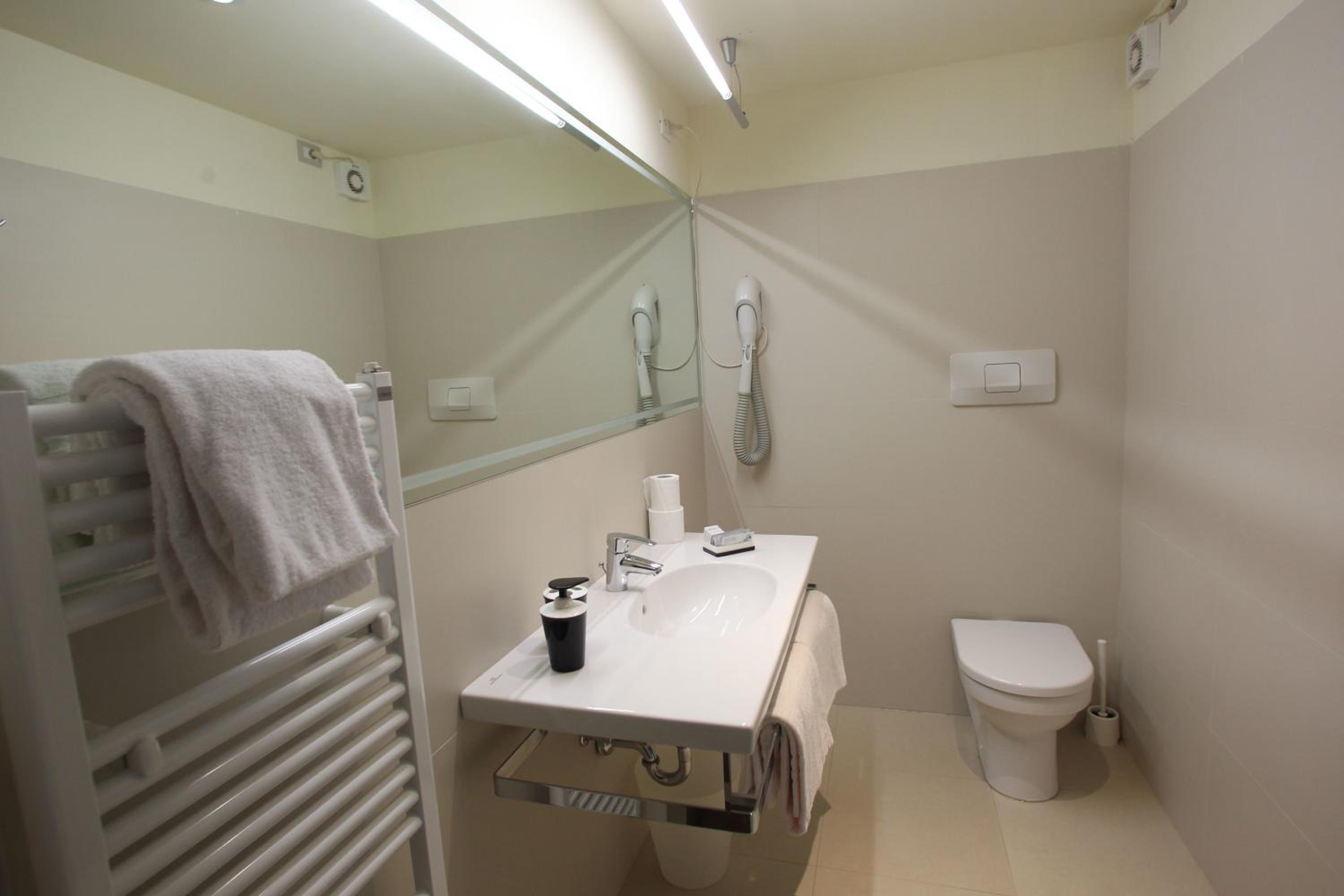 Double Room - Photo 3