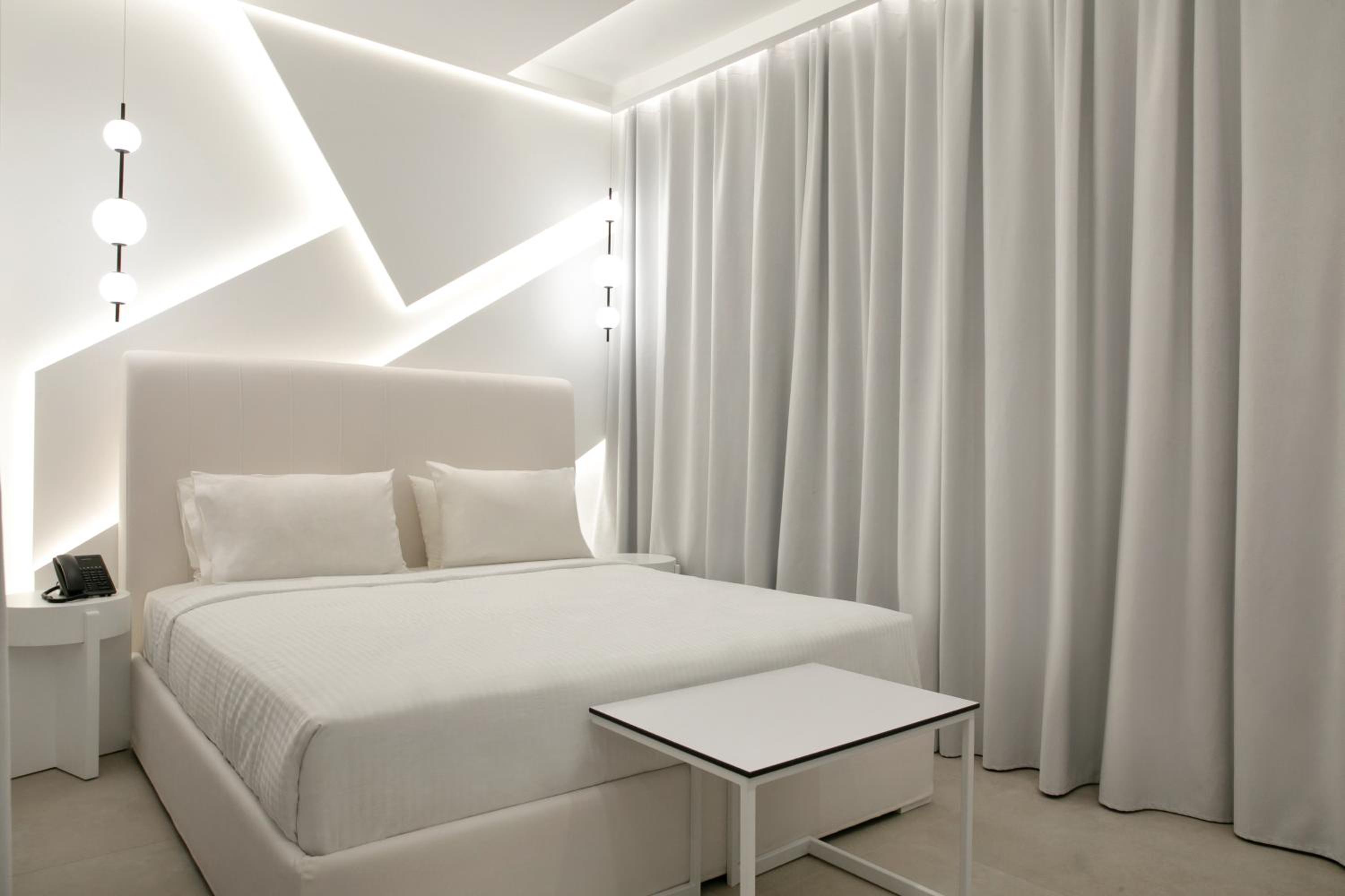Large Double Room - Photo 1