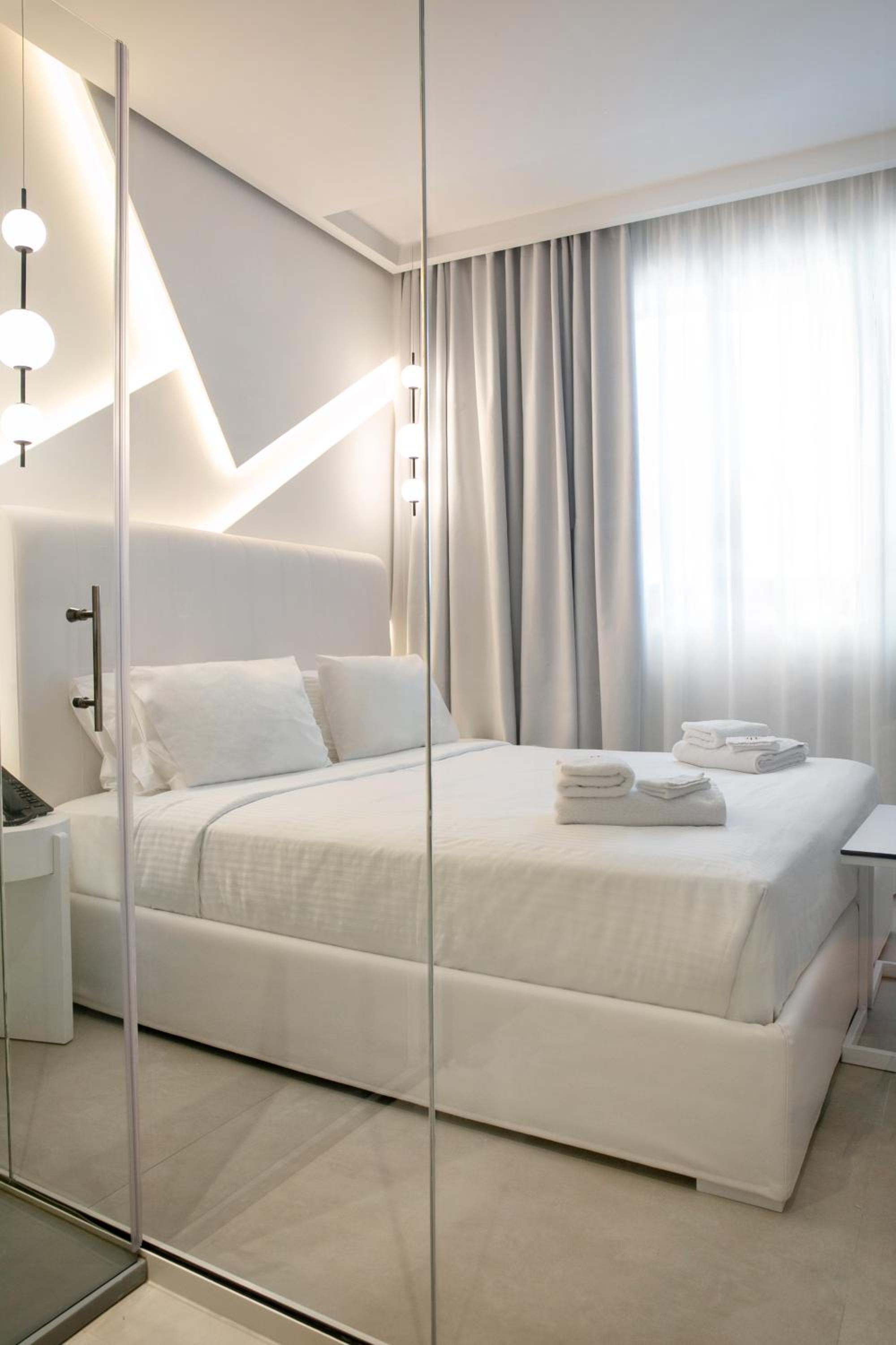 Large Double Room - Photo 2