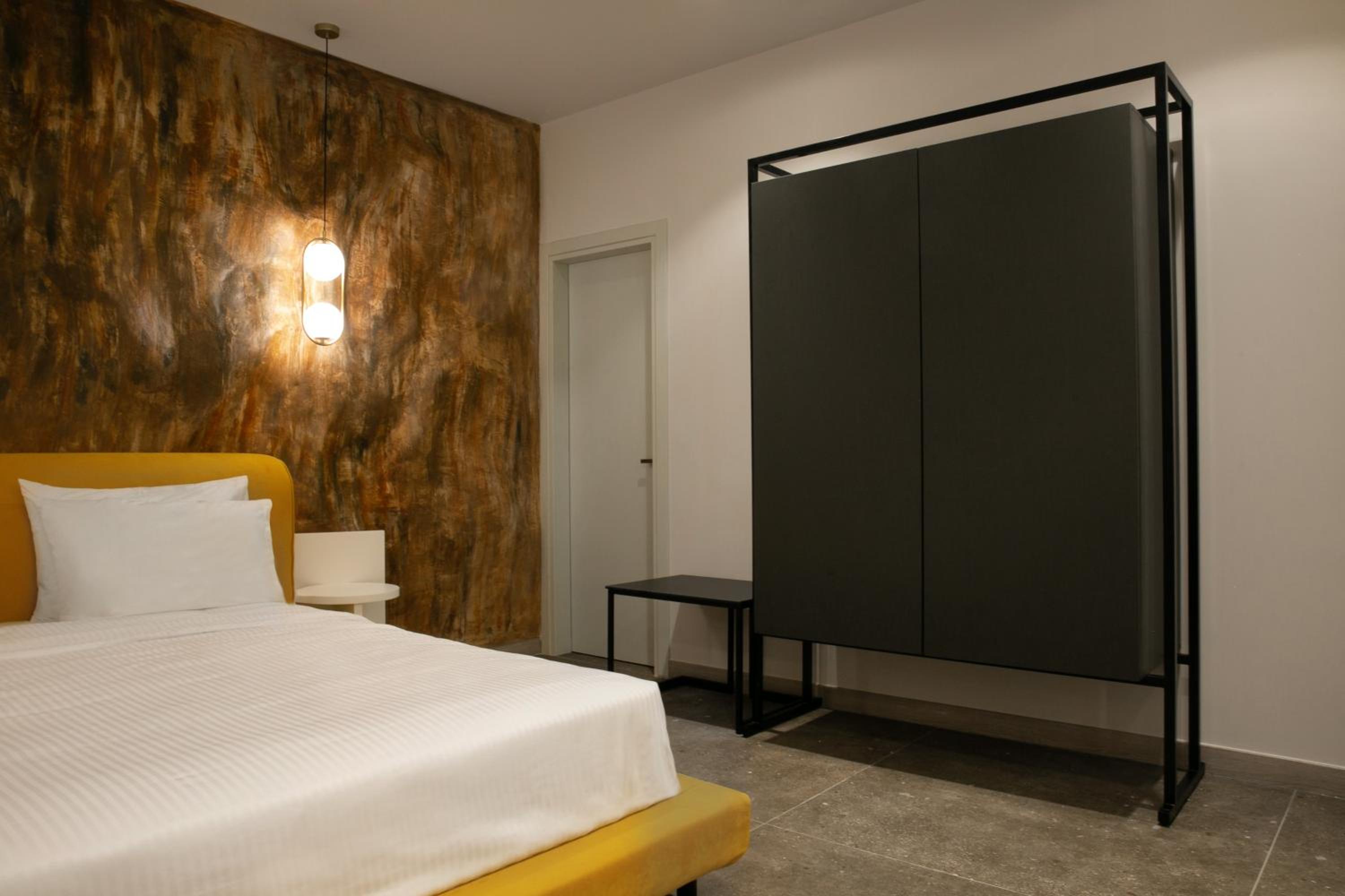 Double Room with Balcony - Photo 2