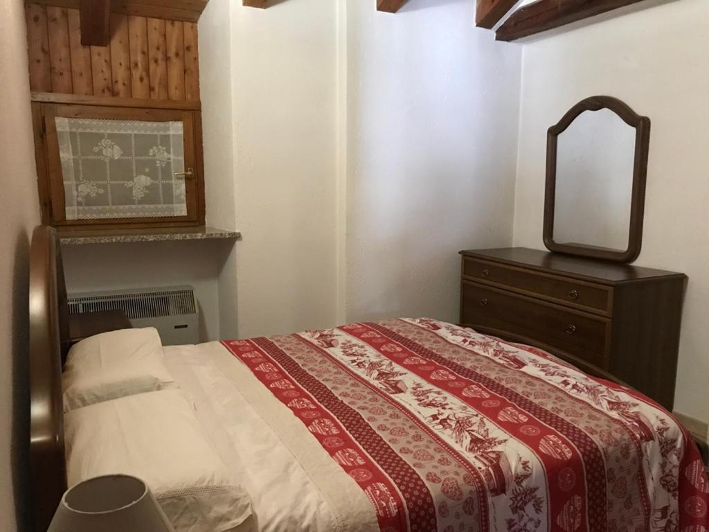 One-Bedroom Apartment - Photo 8