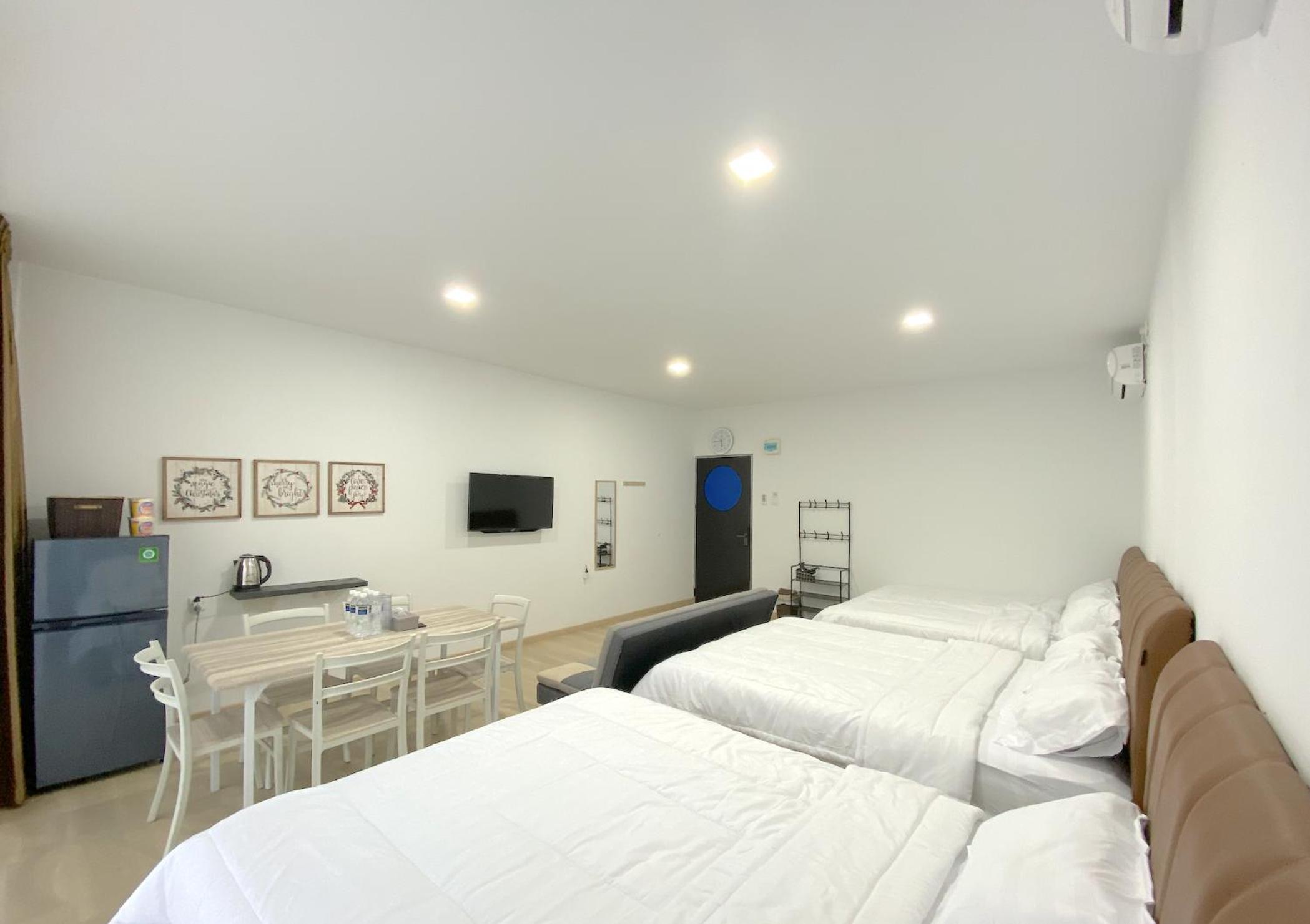 Family Room photo 3