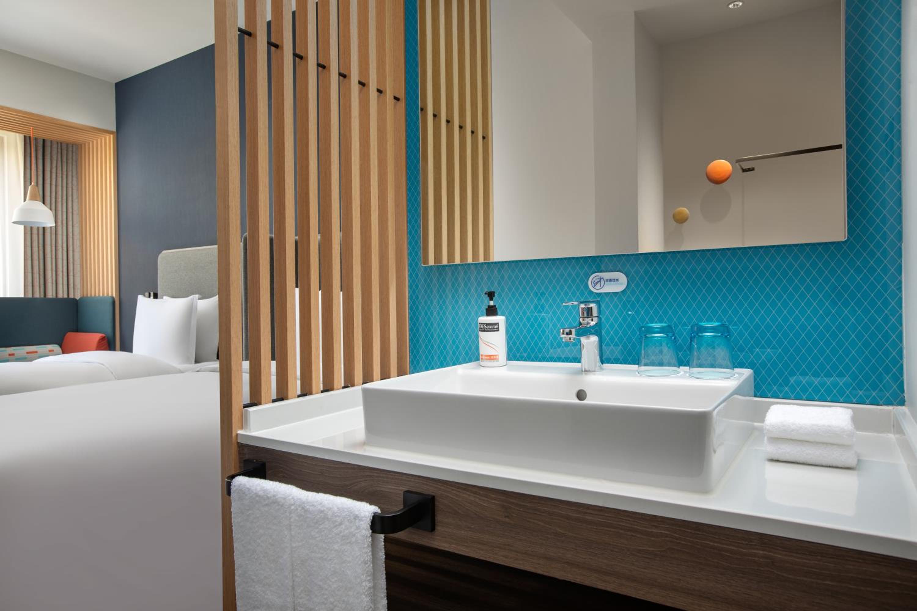 Standard Twin Room - Smoking photo 3