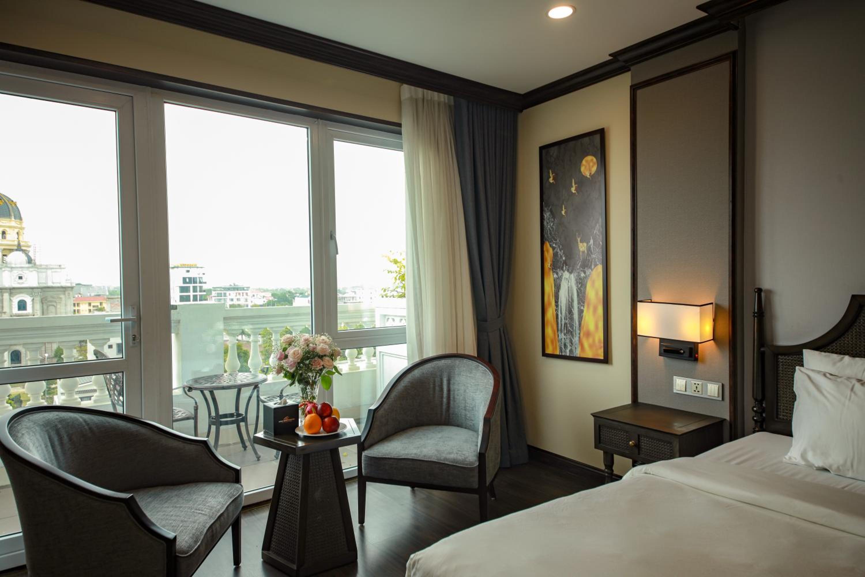 Grand Deluxe Double Room with Balcony (Indochine Wing)