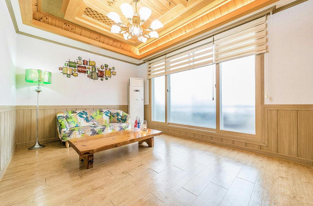One-Bedroom House photo 1