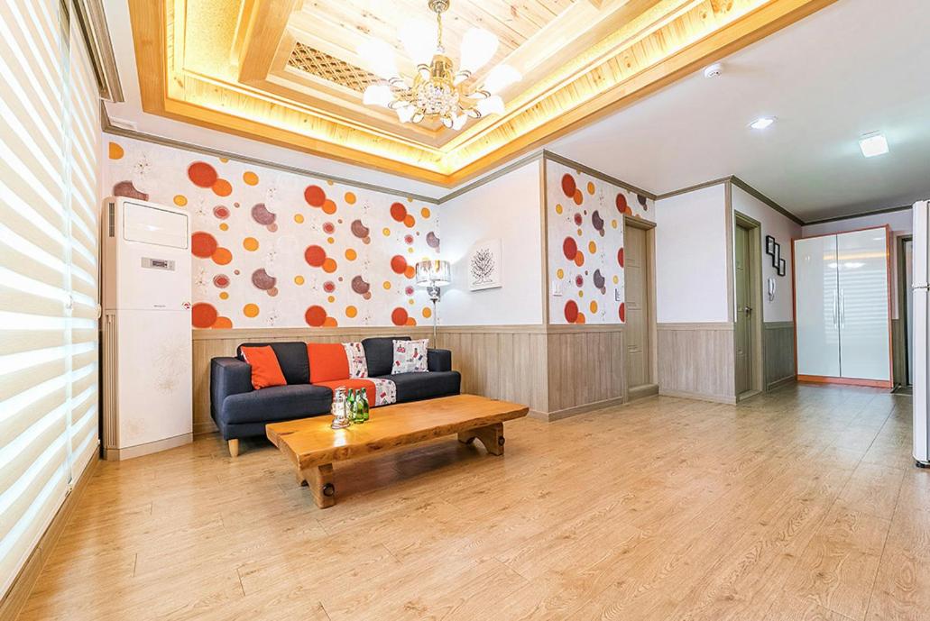 One-Bedroom House photo 1