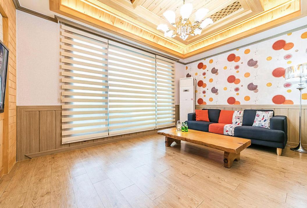 One-Bedroom House photo 2