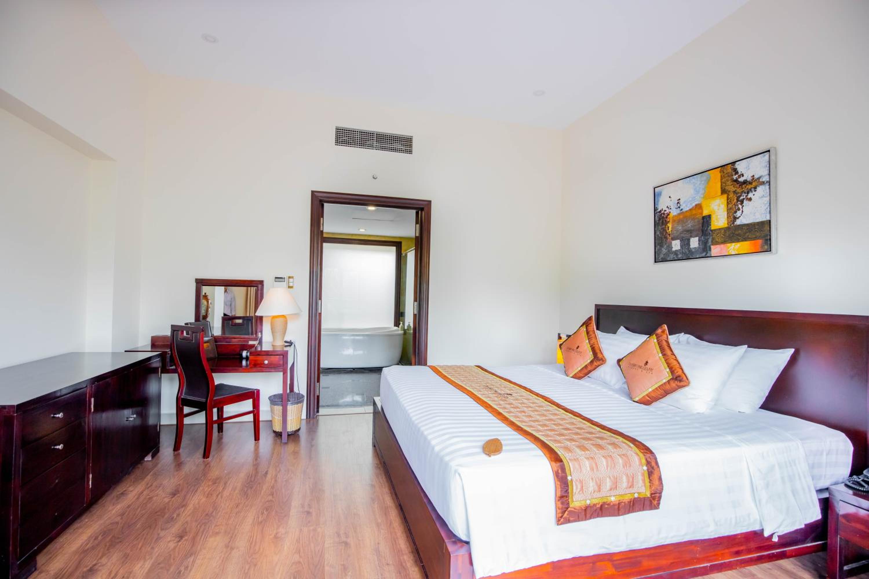 Executive Suite - Photo 8