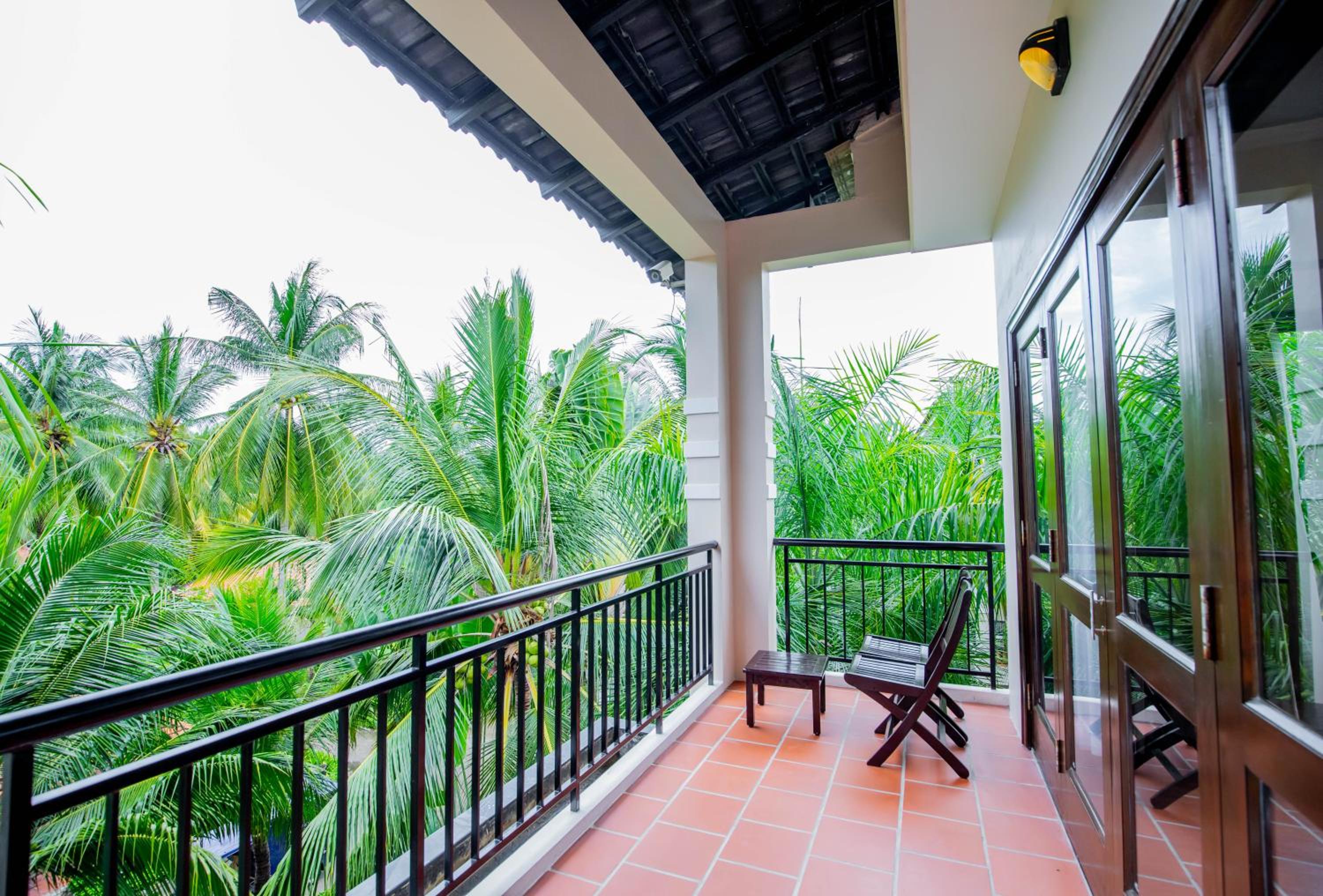 Executive Suite - Photo 10