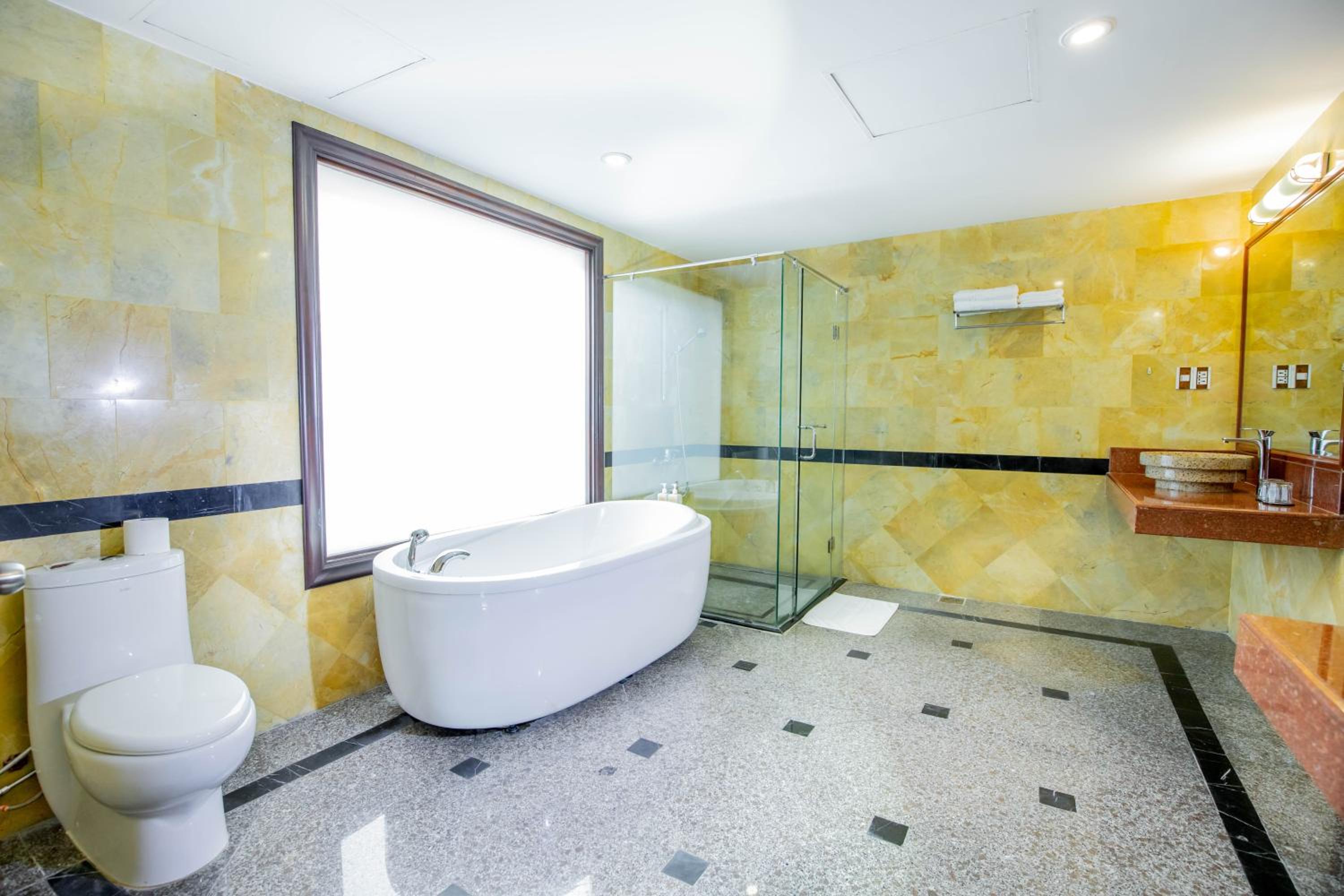 Executive Suite - Photo 7