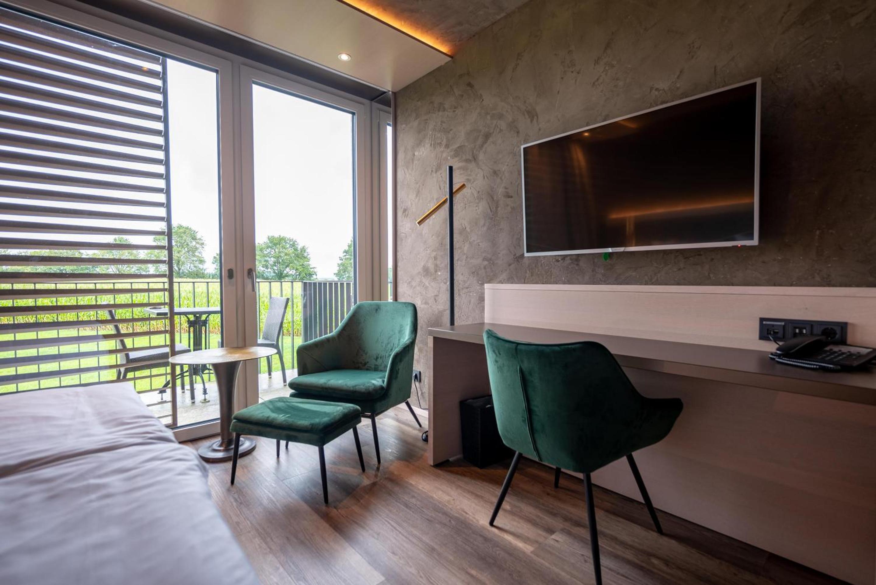 Comfort Room with Balcony photo 2