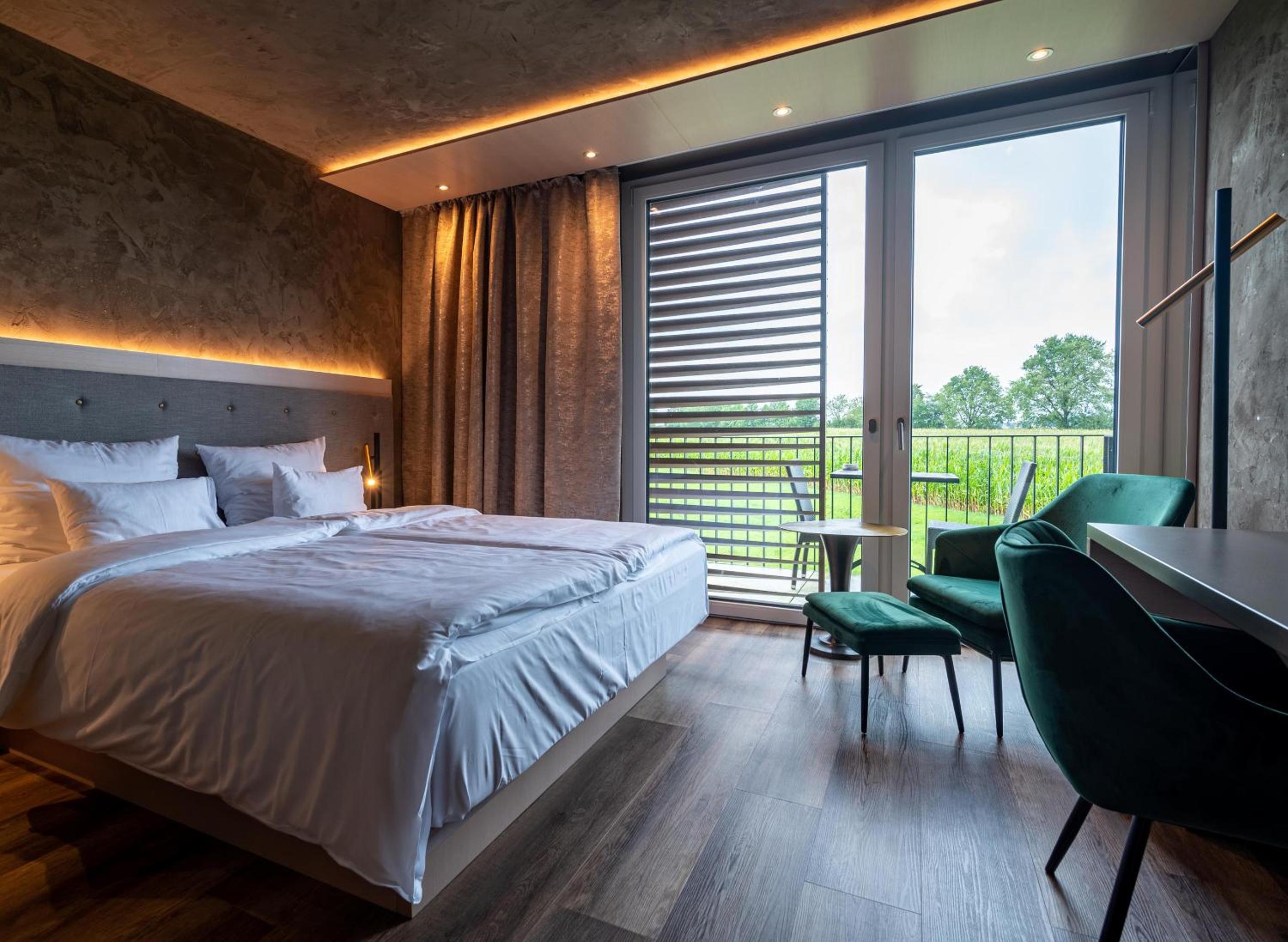 Comfort Room with Balcony photo 1