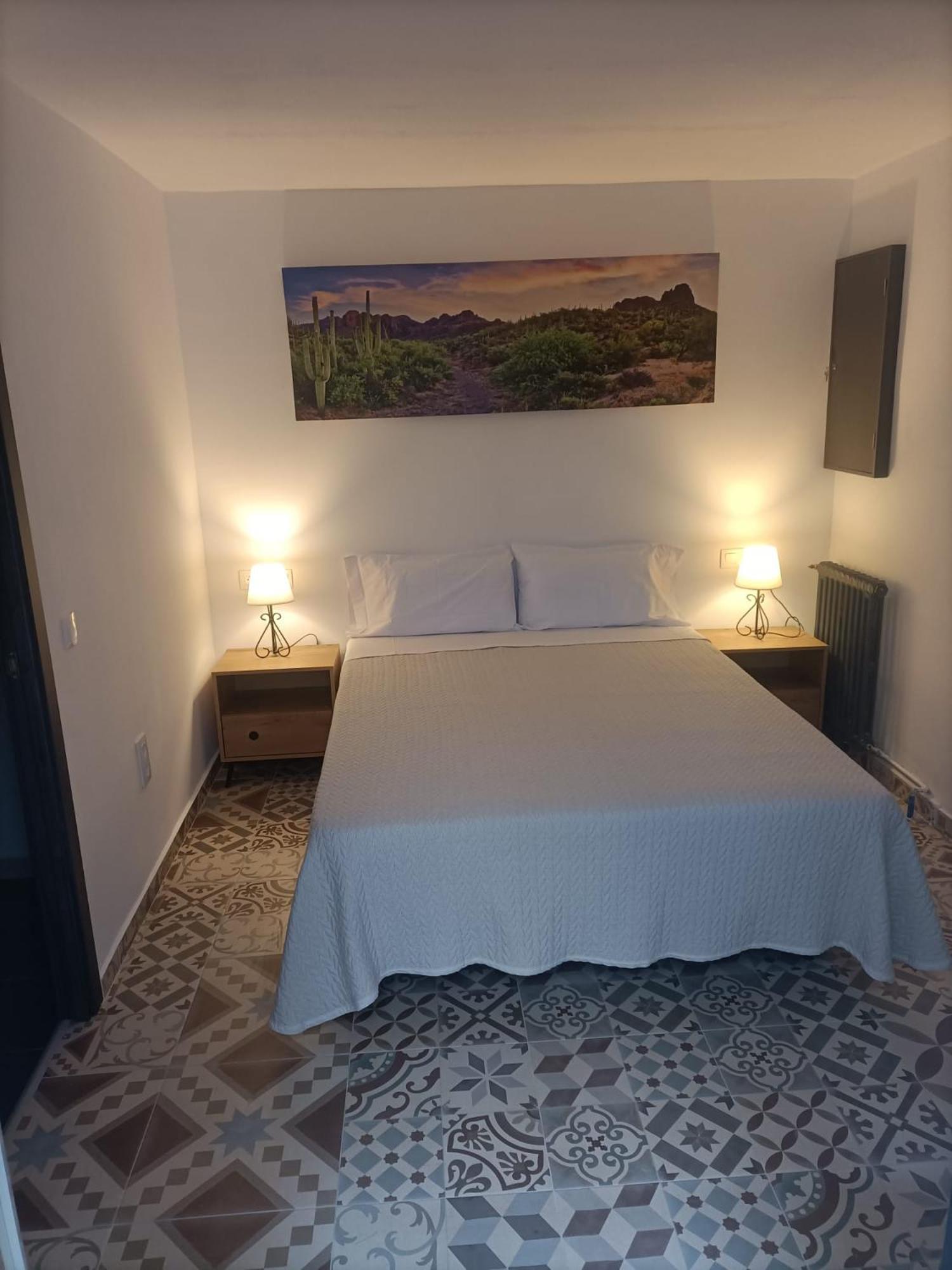 Standard Queen Room - Photo 7