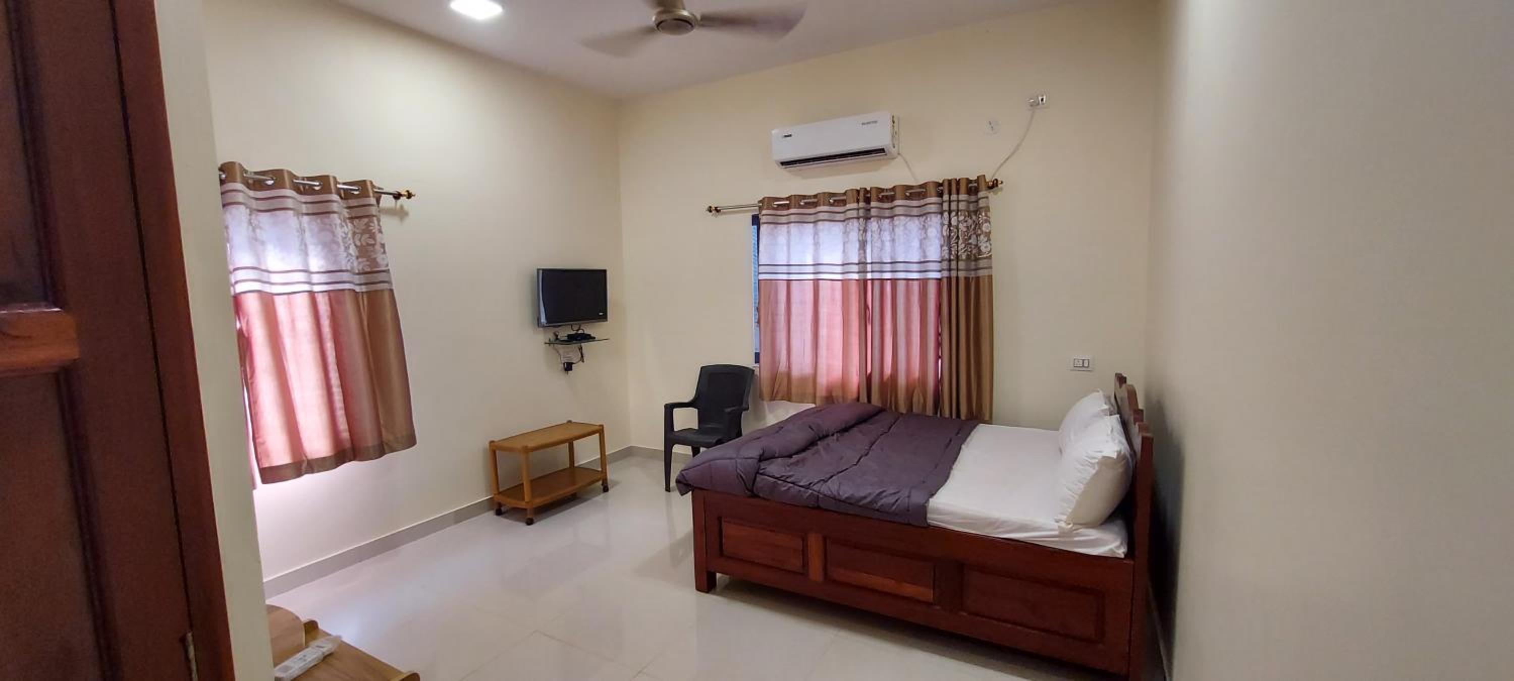 Budget Double Room photo 3