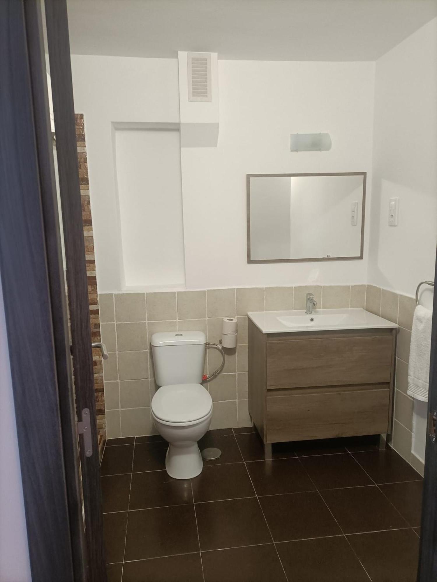 Standard Queen Room - Photo 2