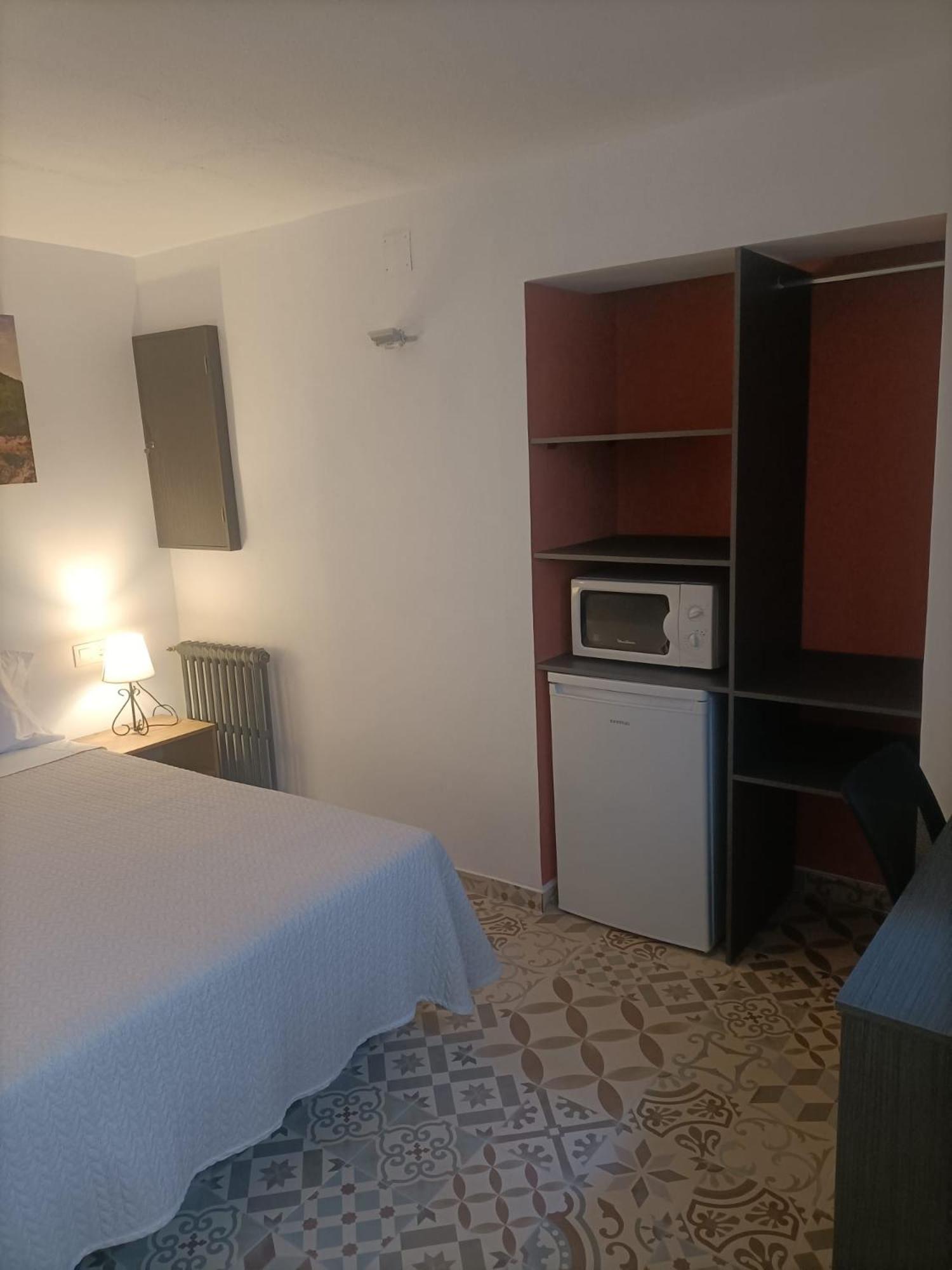 Standard Queen Room - Photo 4