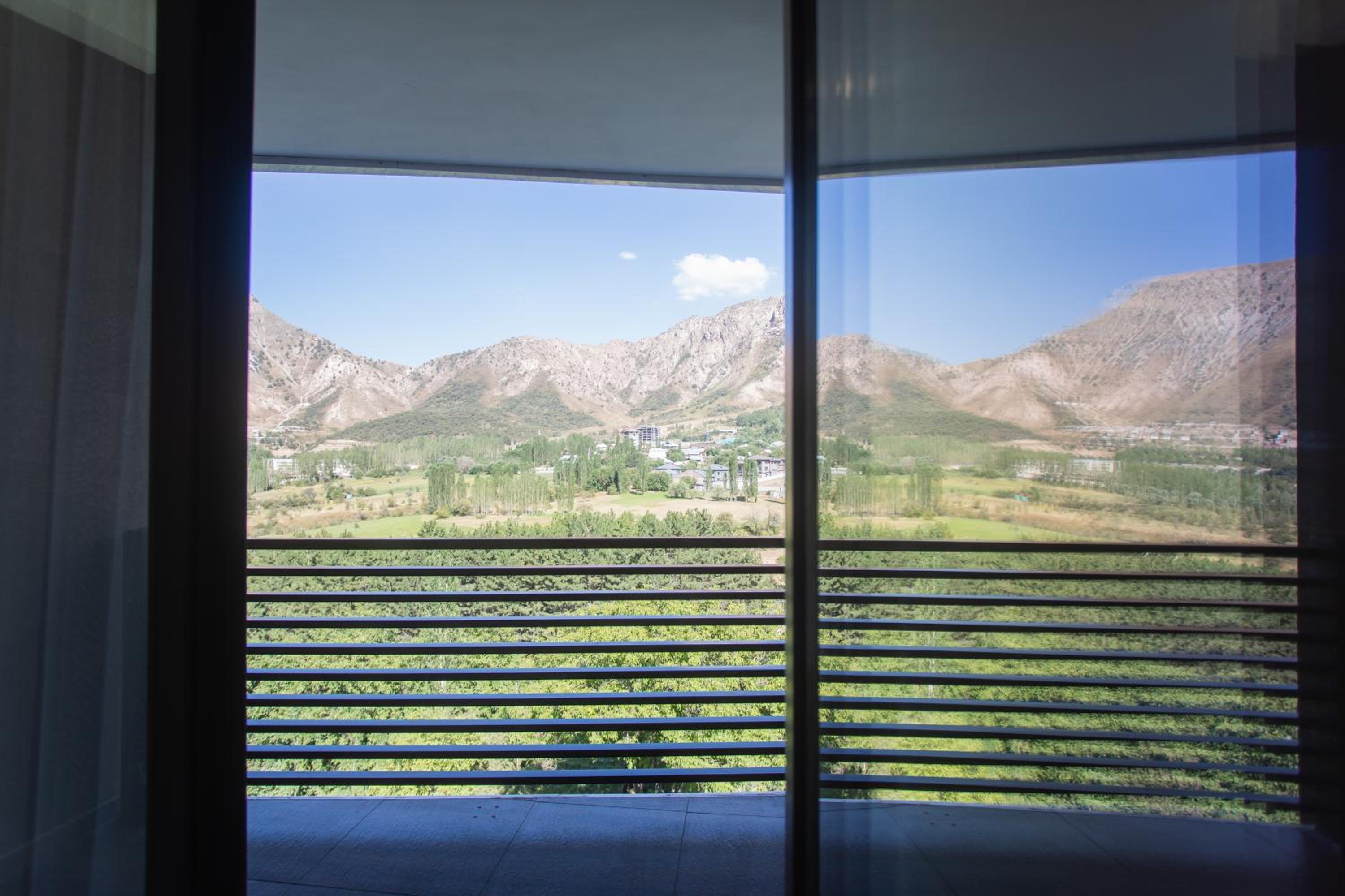 Twin Room with Mountain View photo 3