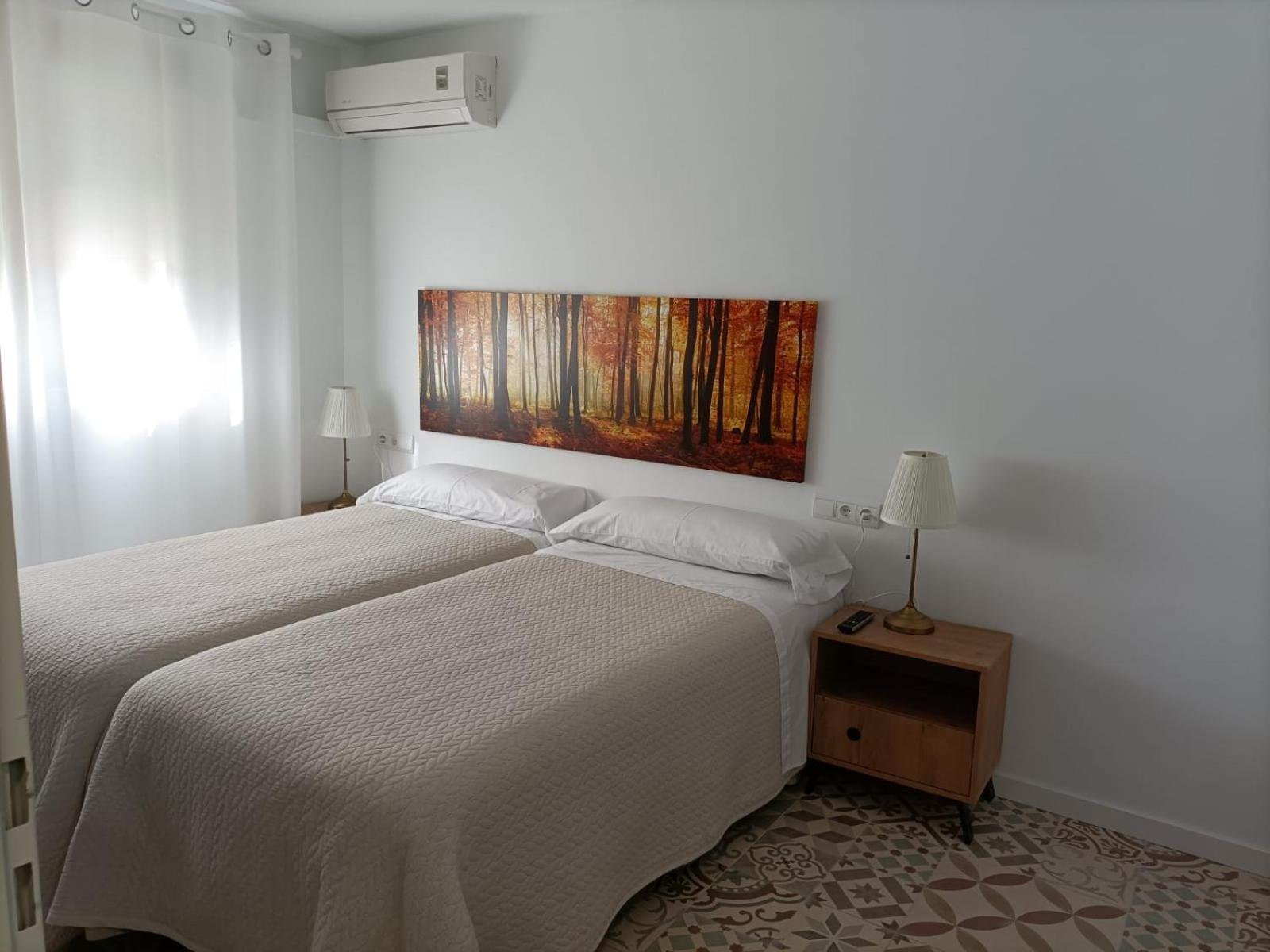 Double or Twin Room with Private Bathroom - Photo 1
