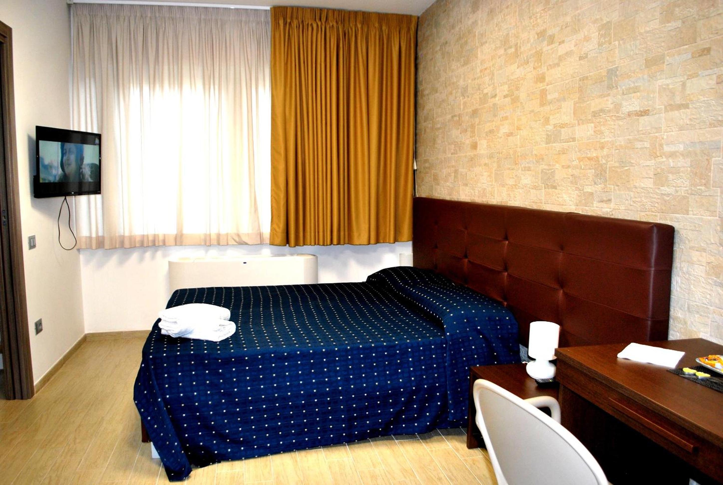 Deluxe Room (2 Adults + 1 Child)