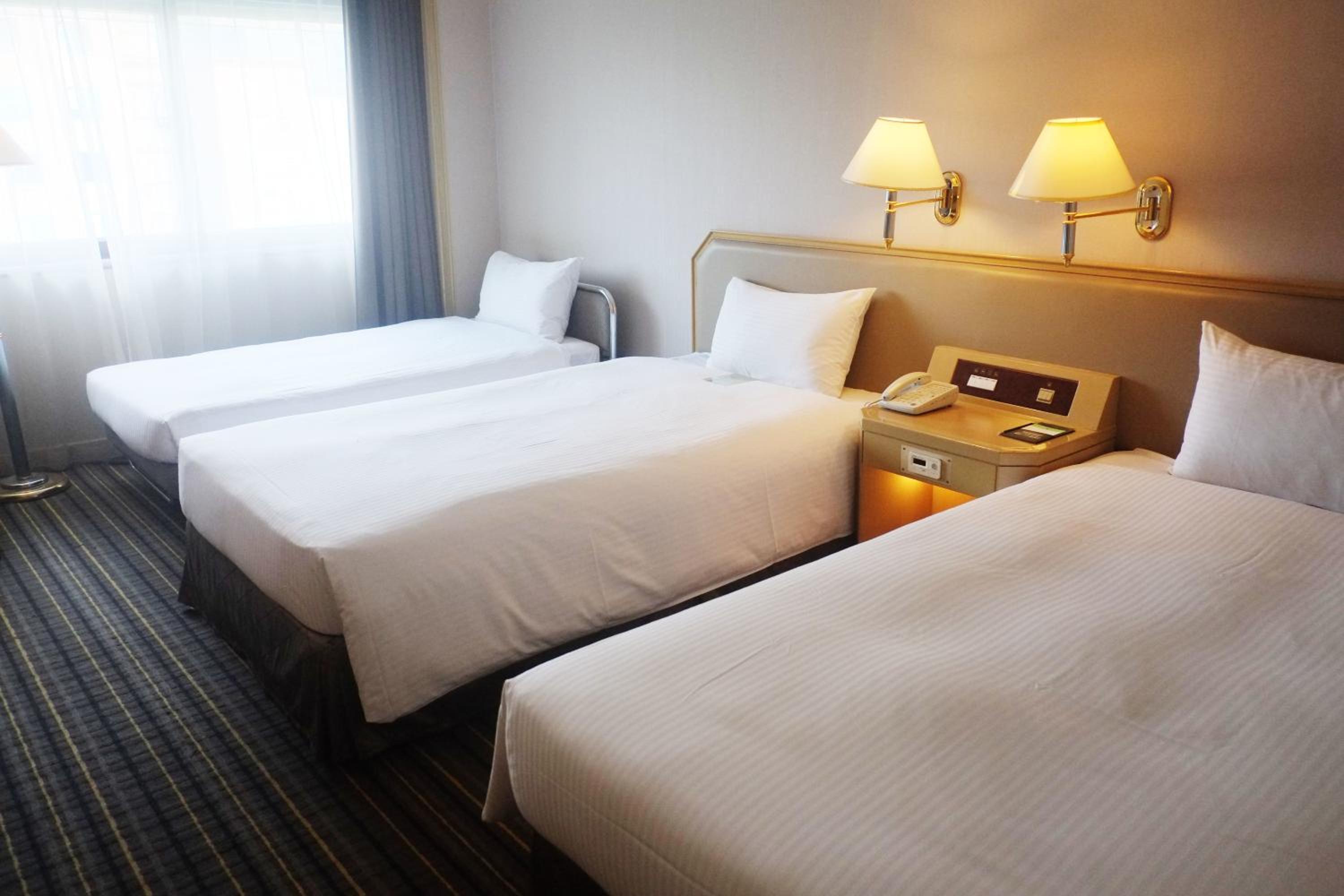 Twin Room with Extra Bed photo 1