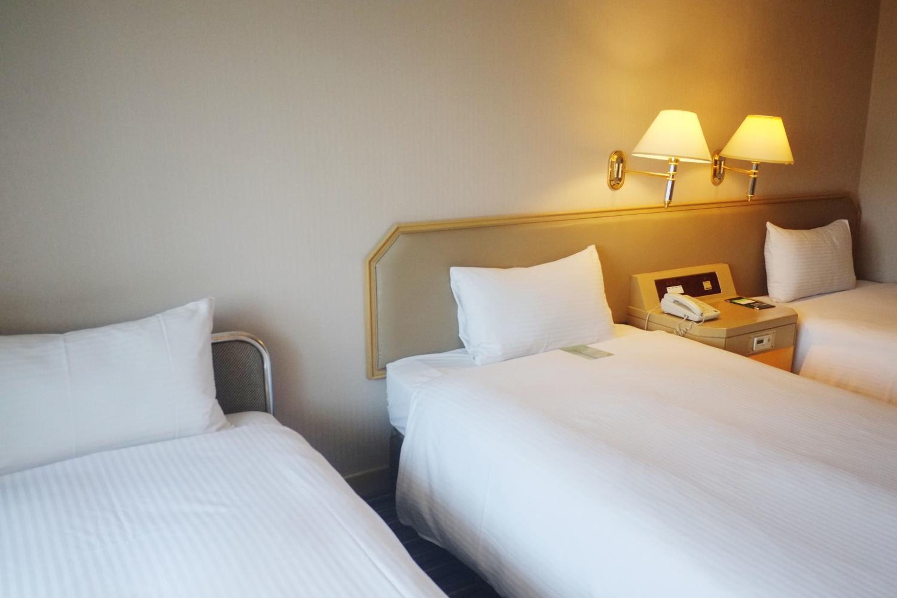 Twin Room with Extra Bed photo 2