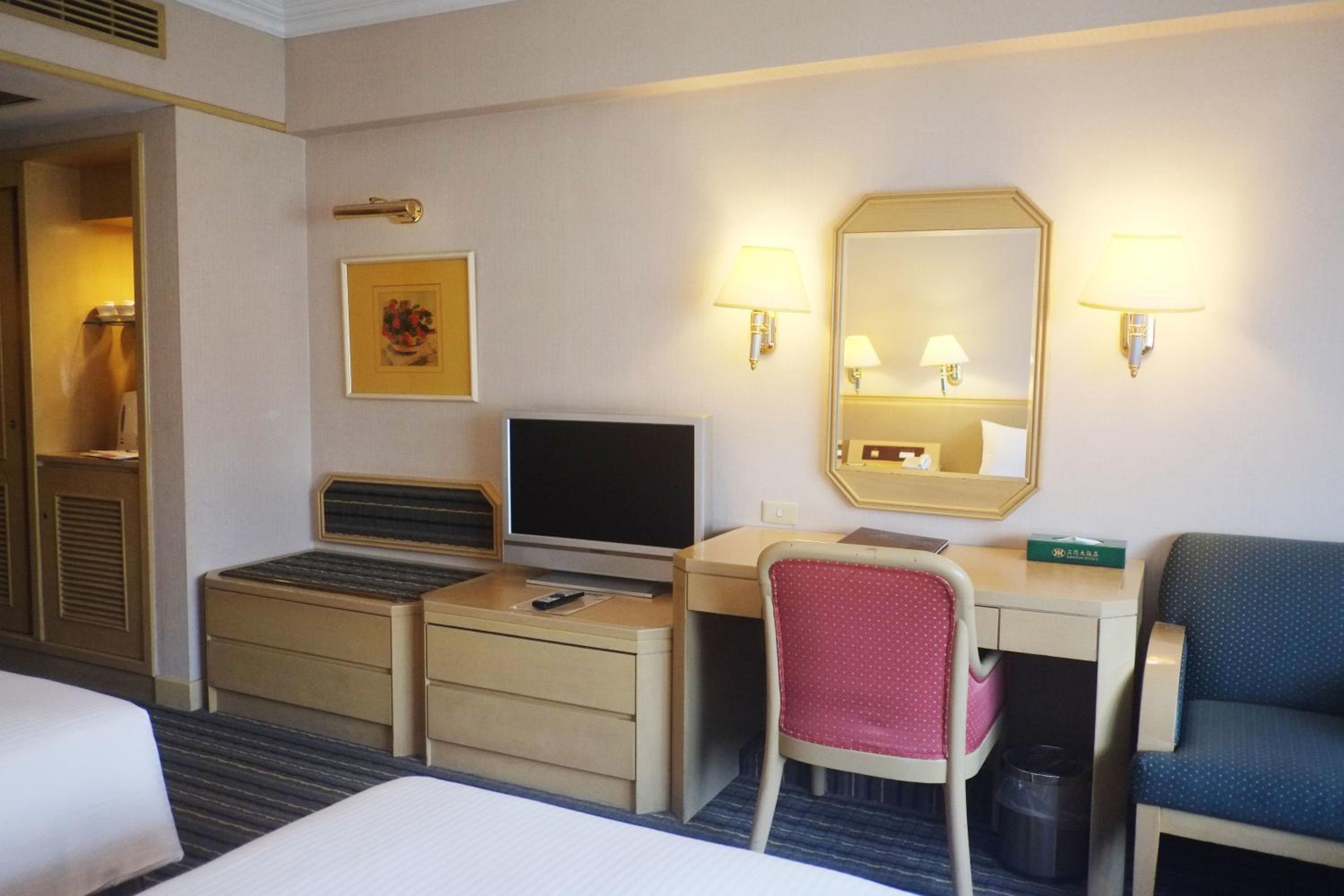 Twin Room with Extra Bed photo 3