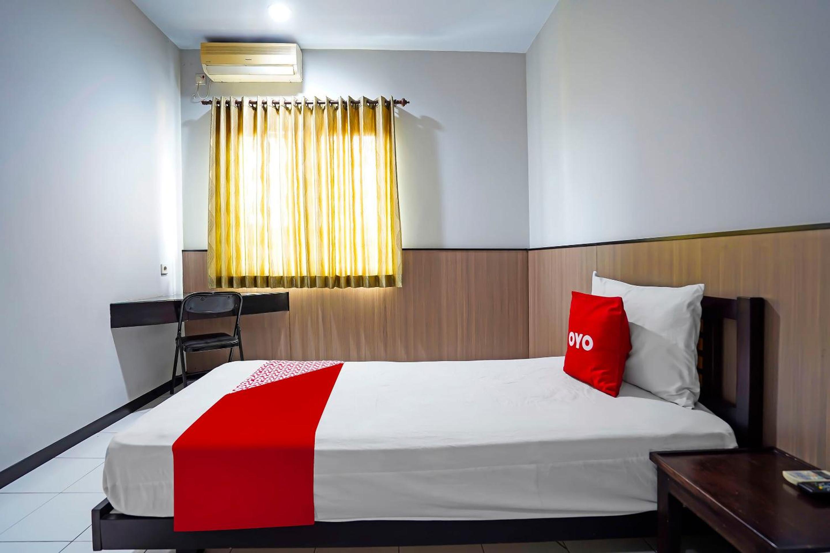 Economy Twin Room - Photo 2