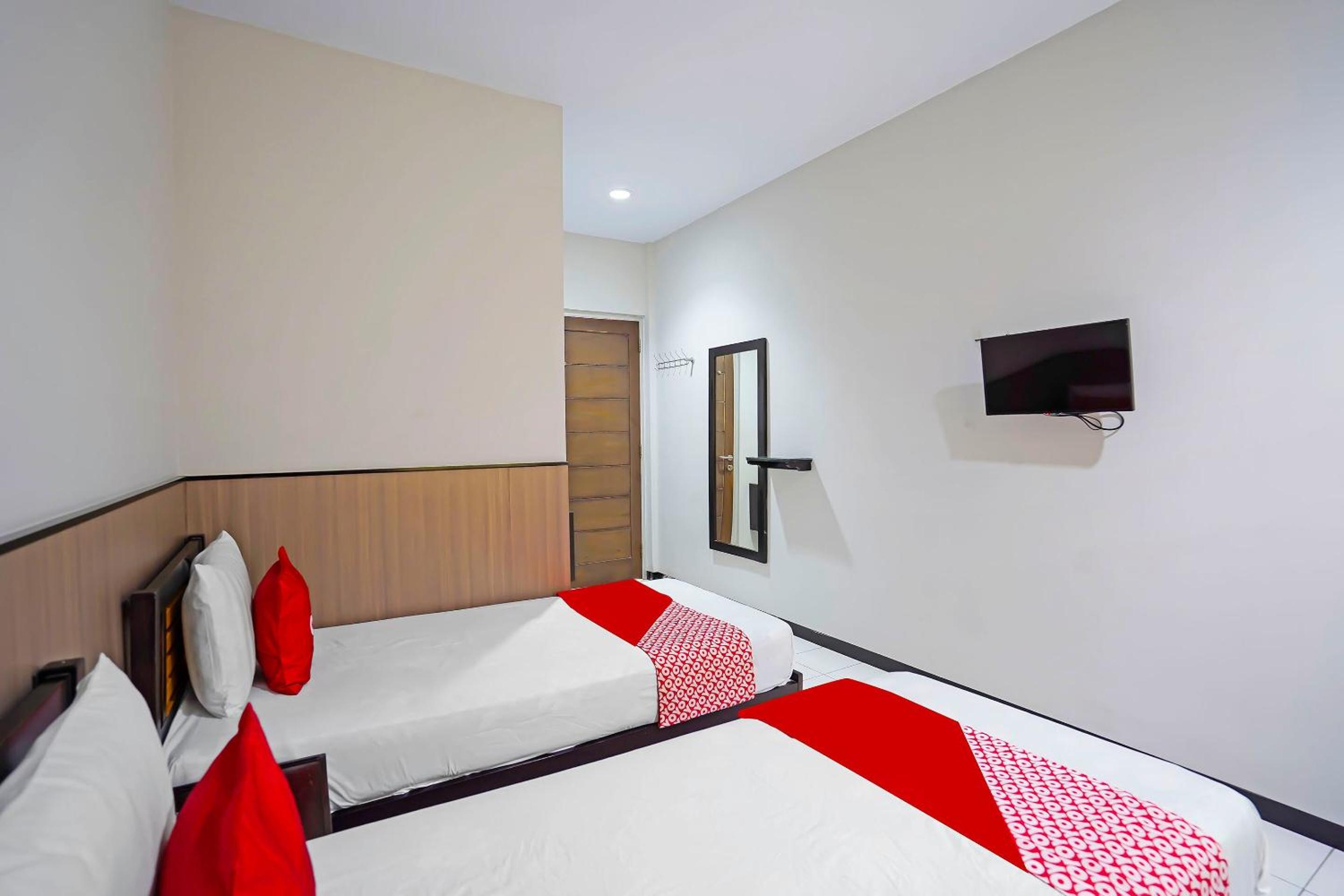 Economy Twin Room - Photo 3