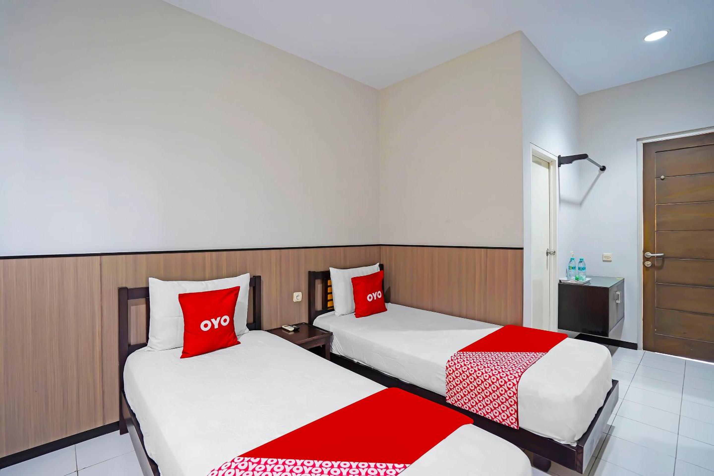 Economy Twin Room - Photo 4