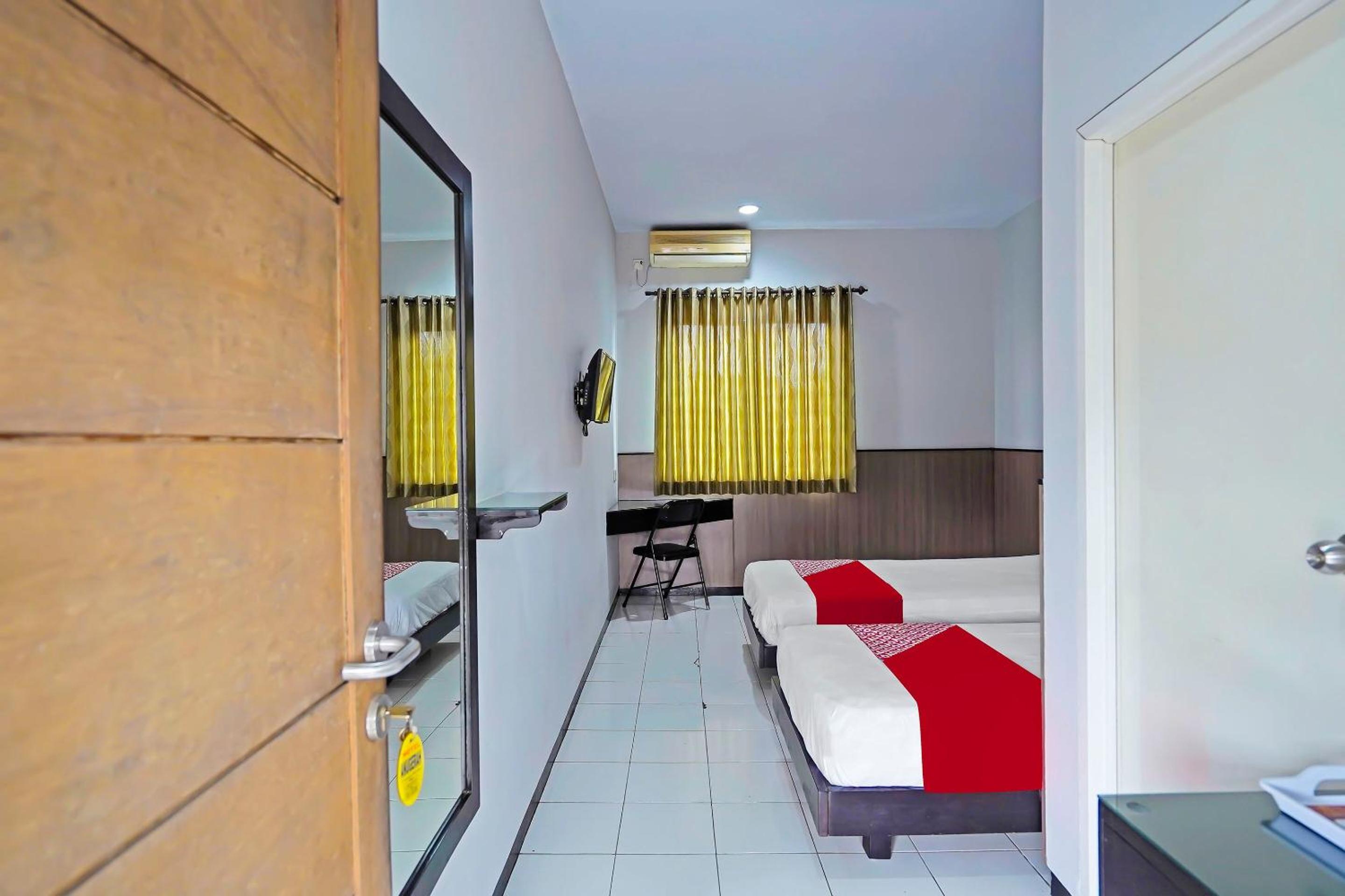 Economy Twin Room - Photo 7