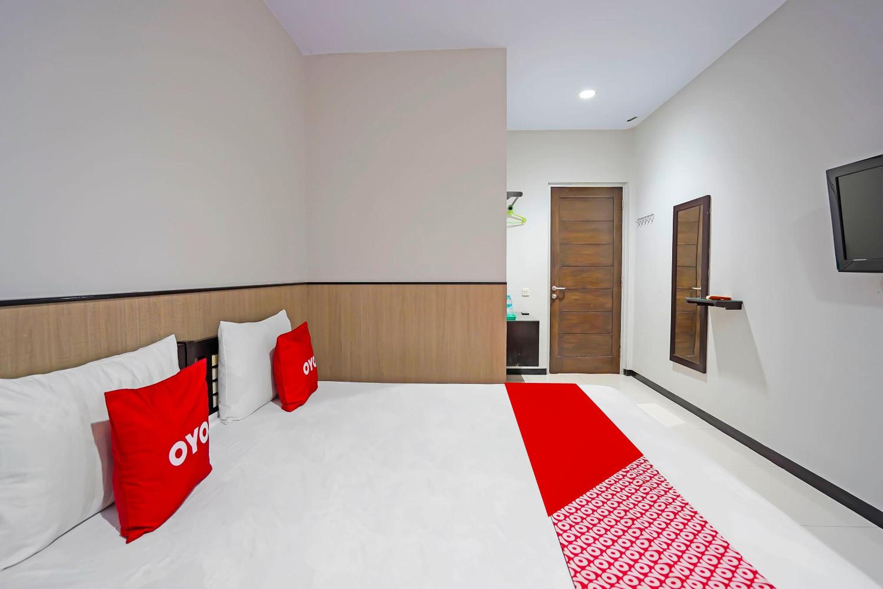 Deluxe King Room - Photo 5