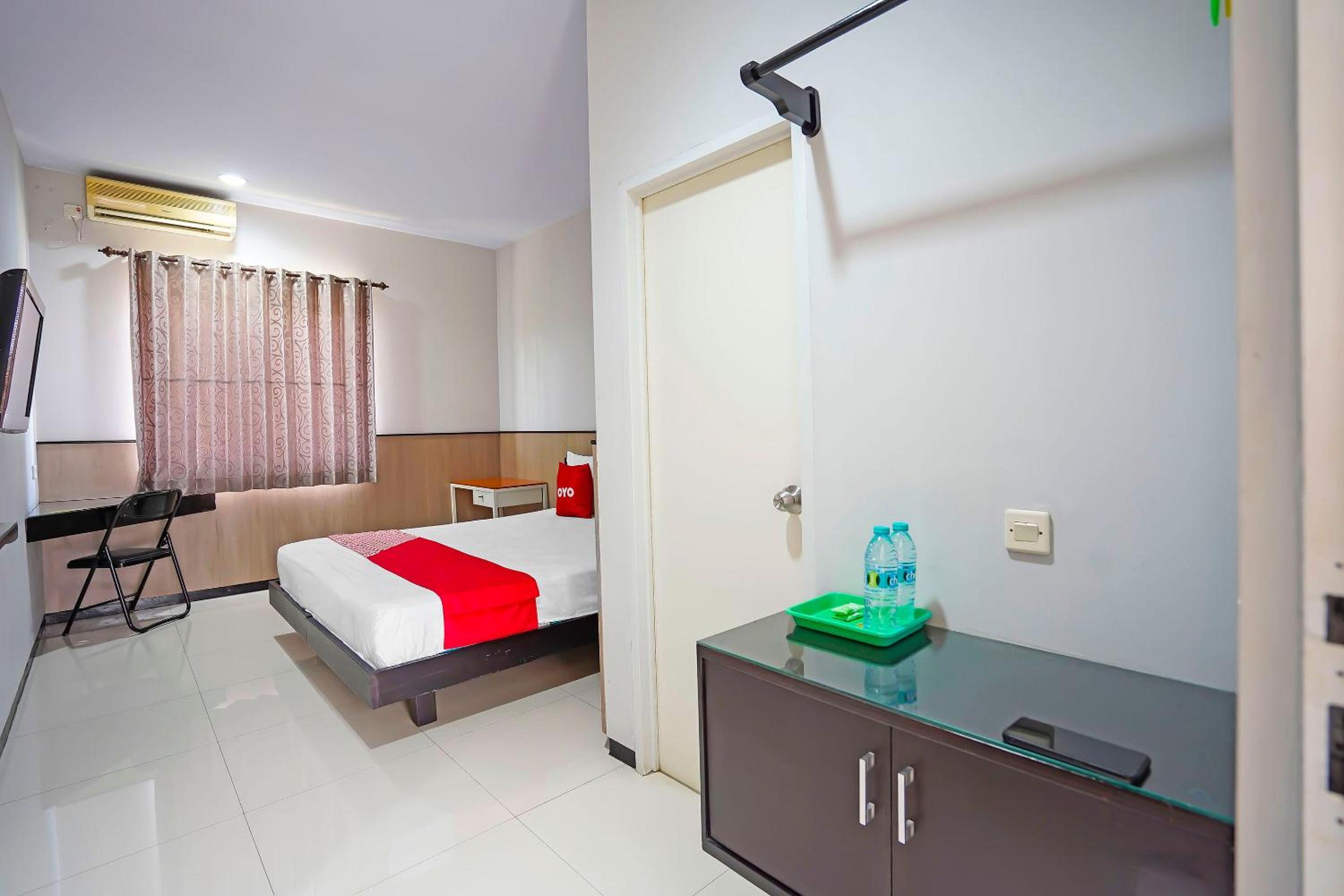 Deluxe King Room - Photo 6