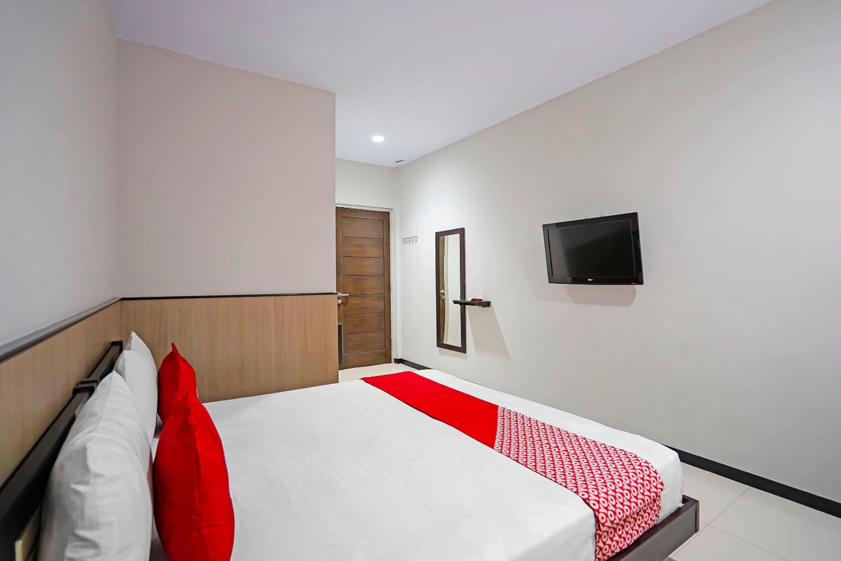 Deluxe King Room - Photo 4