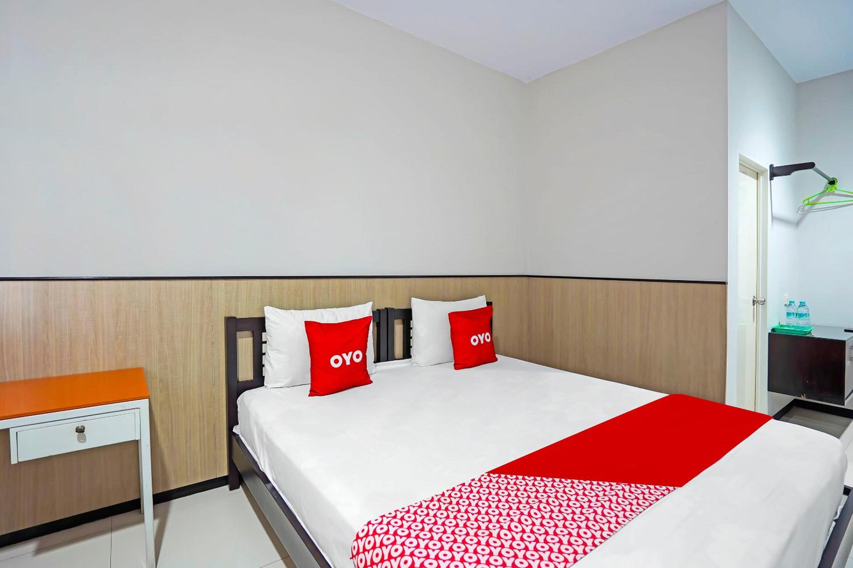 Deluxe King Room - Photo 1