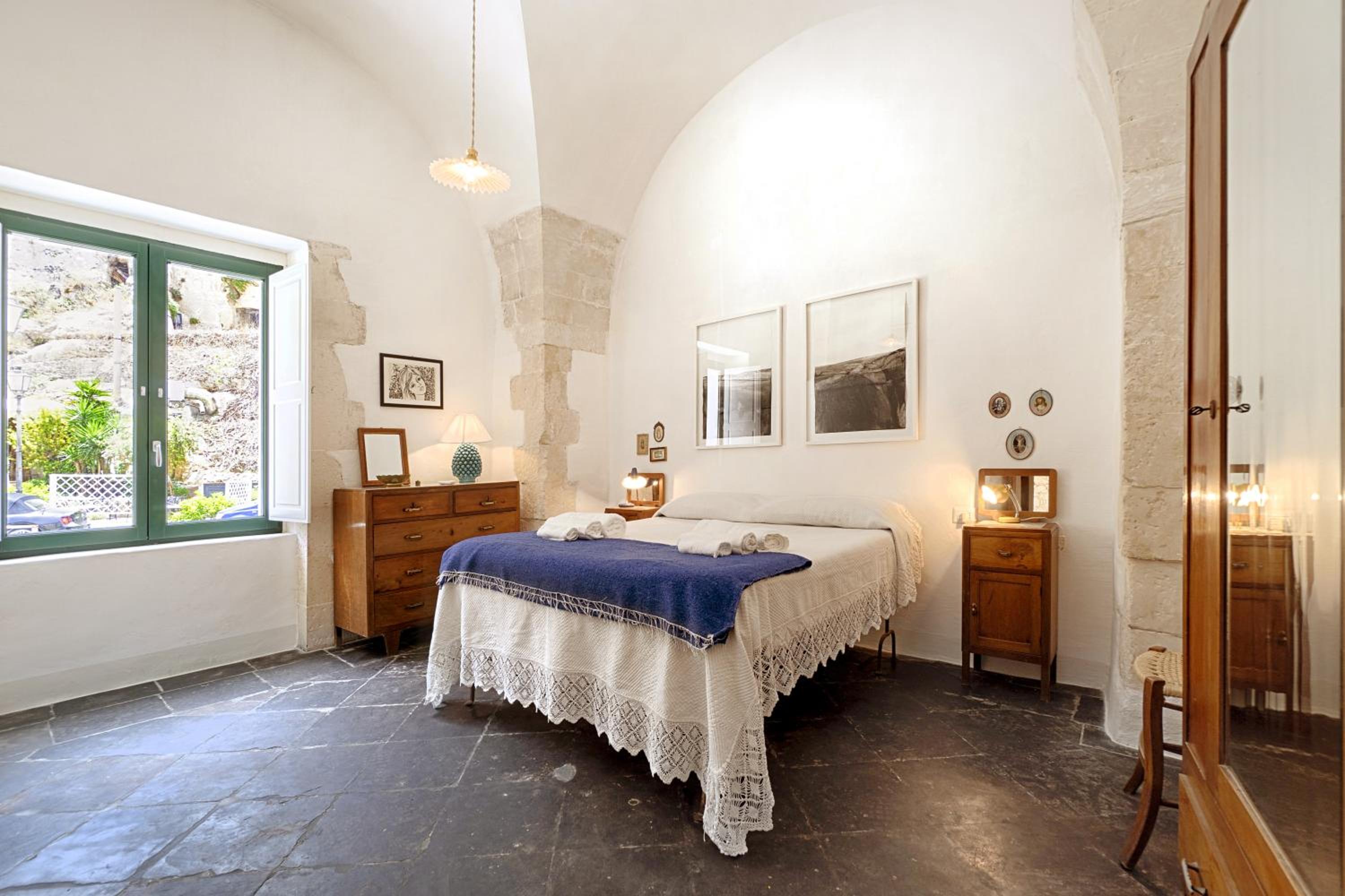 Deluxe Suite - Photo 1