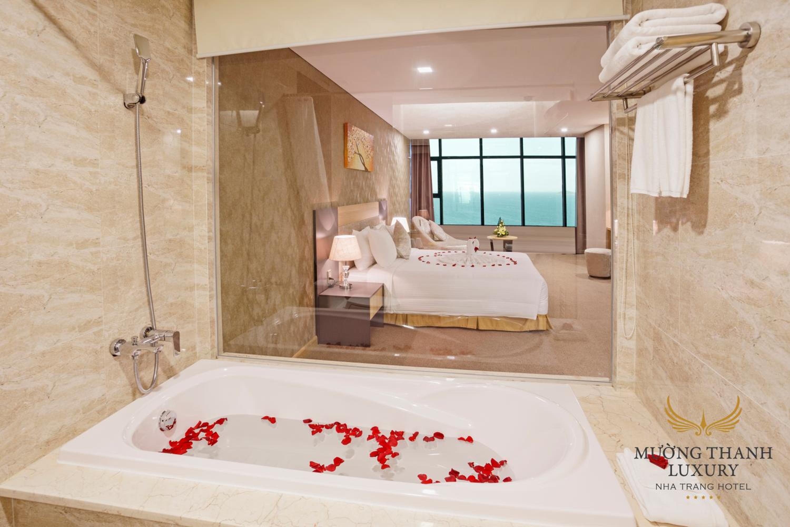 Deluxe Double Room with Ocean View photo 2