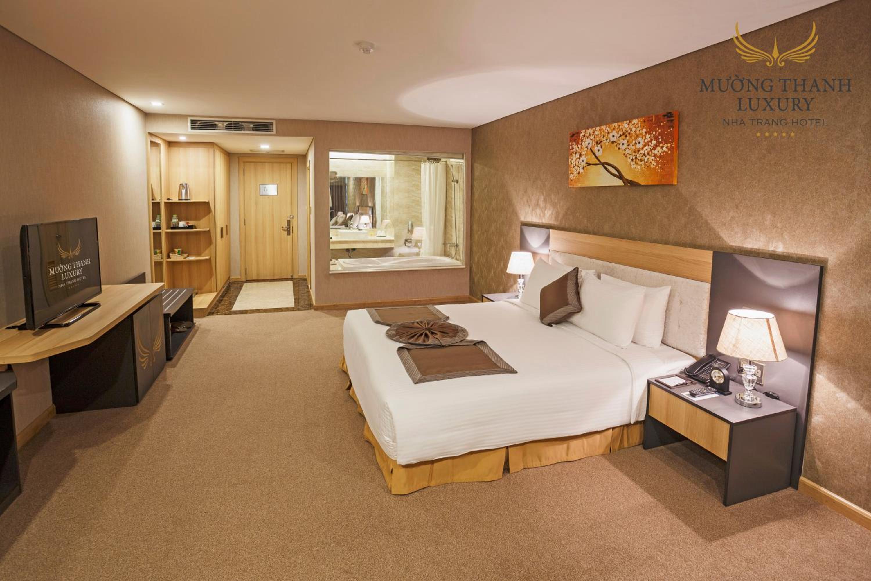 Deluxe Double Room with City View photo 1