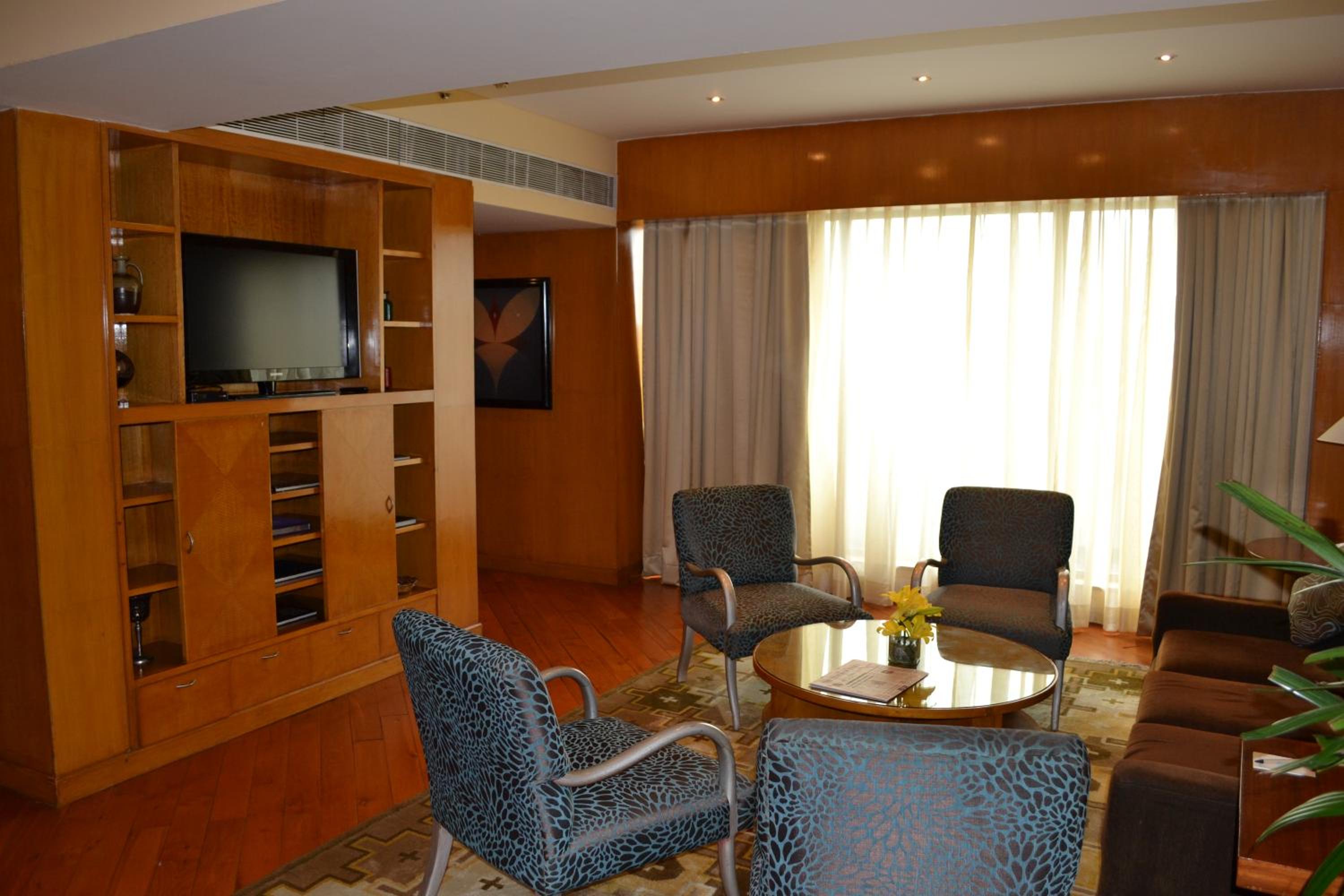 Presidential Suite with 20% off on session of 30 mins Spa,15% off on food & Soft beverage services,20% Discount on Laundry service (T&C applicable) photo 1