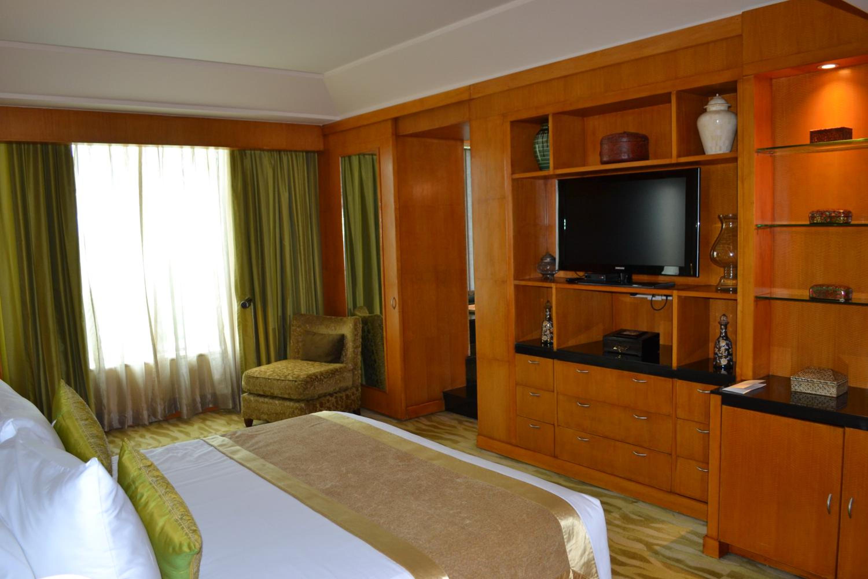 Presidential Suite with 20% off on session of 30 mins Spa,15% off on food & Soft beverage services,20% Discount on Laundry service (T&C applicable) photo 3