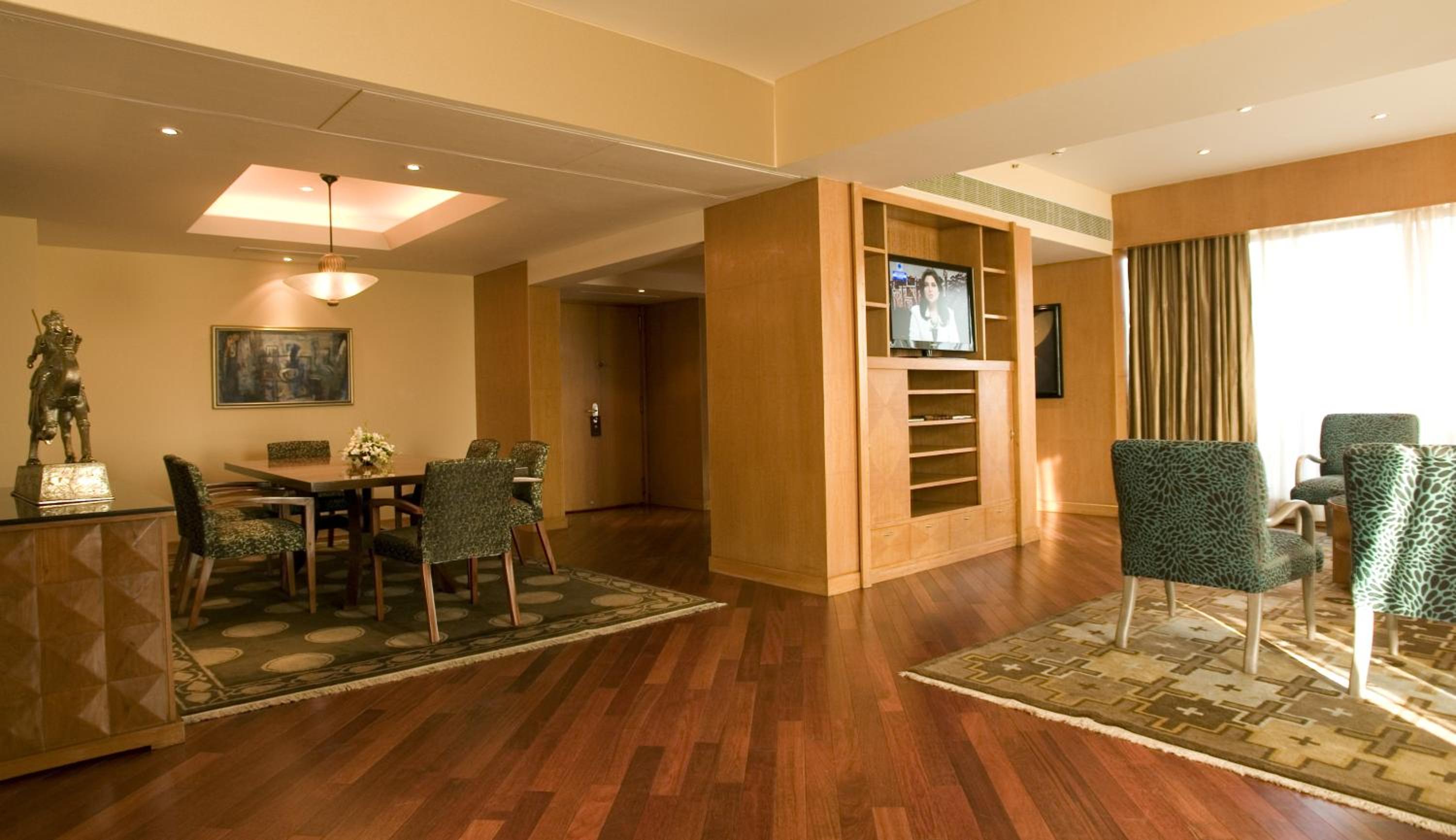 Presidential Suite with 20% off on session of 30 mins Spa,15% off on food & Soft beverage services,20% Discount on Laundry service (T&C applicable) photo 2