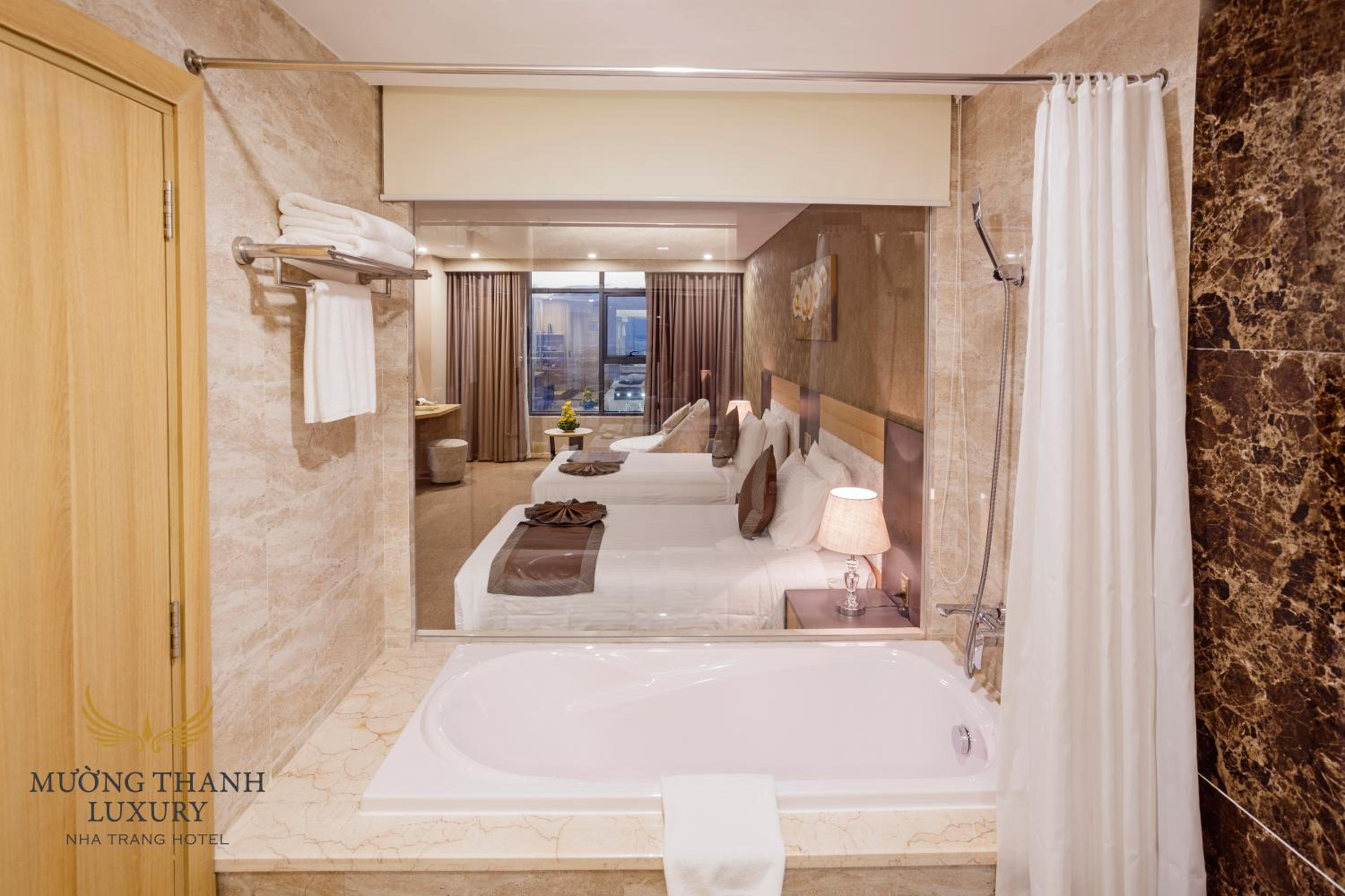 Deluxe Twin Room with City View photo 3