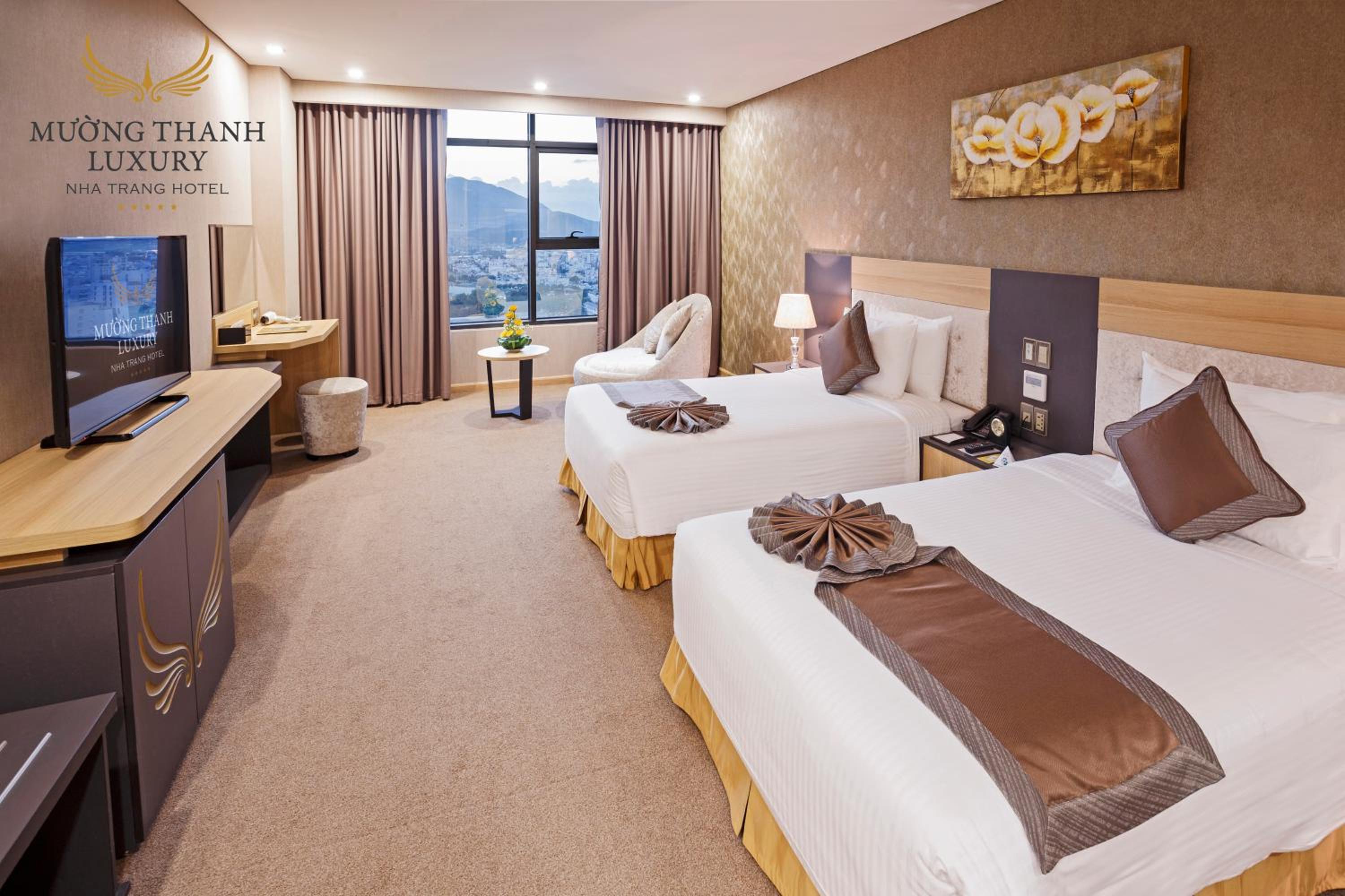 Deluxe Twin Room with City View photo 2