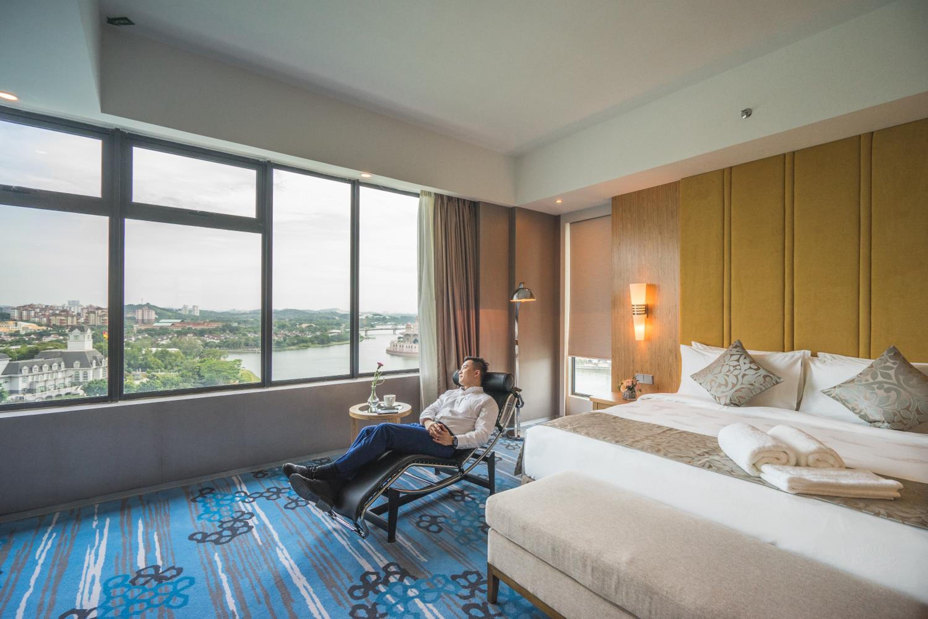 Deluxe King Room photo 2