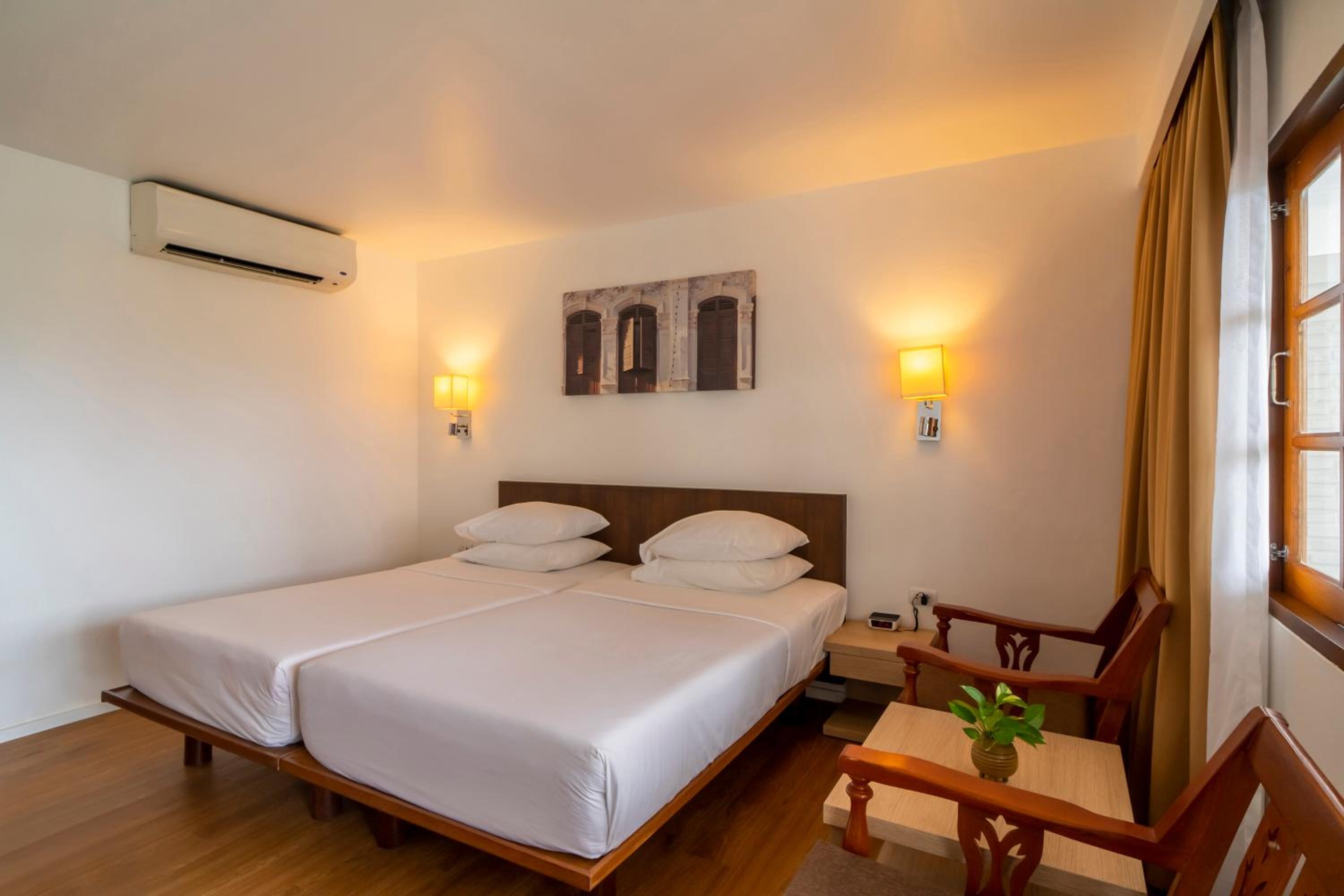 Superior Twin Room with Partial Ocean View - Photo 8