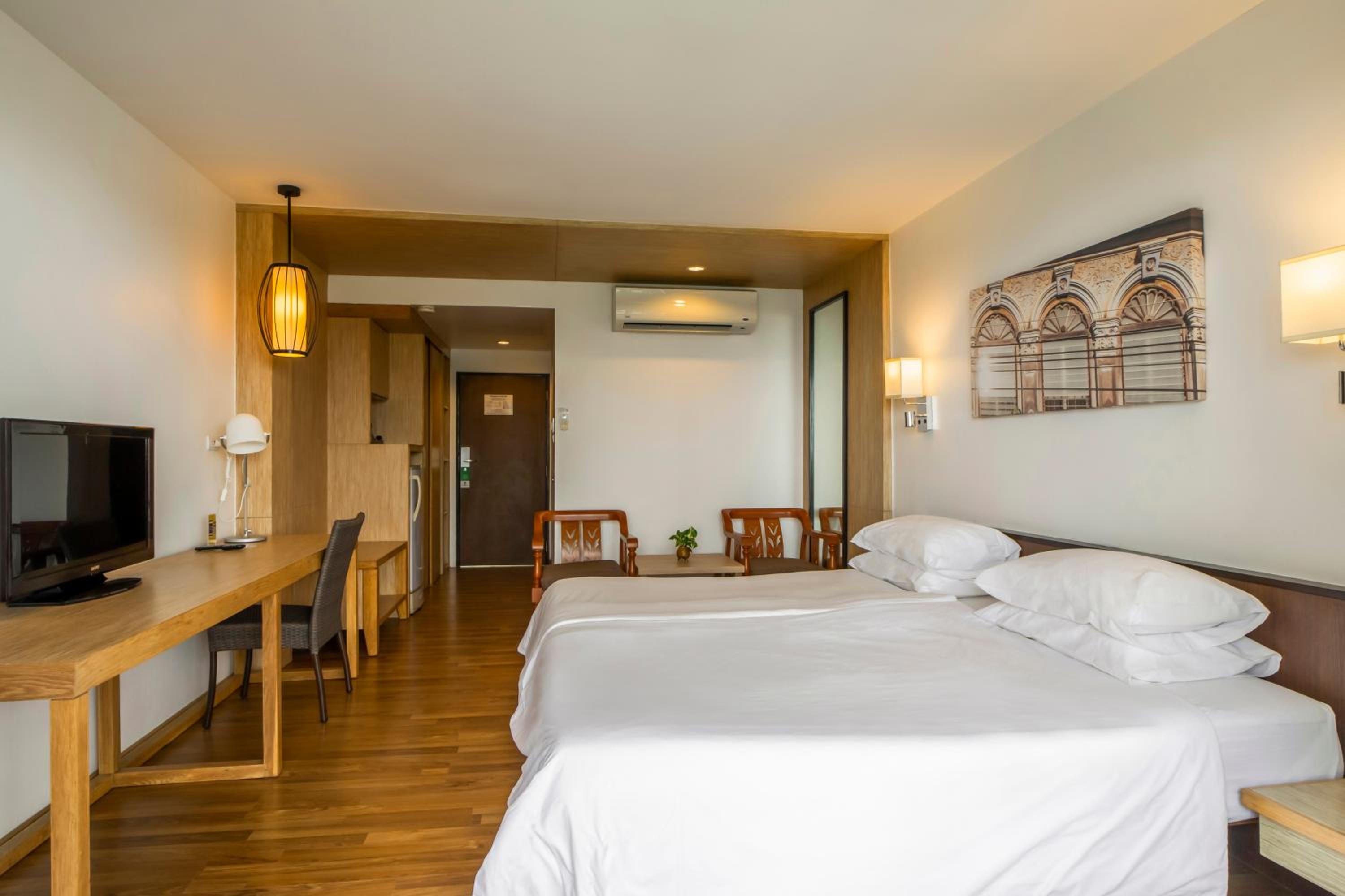 Deluxe King Room - Photo 4