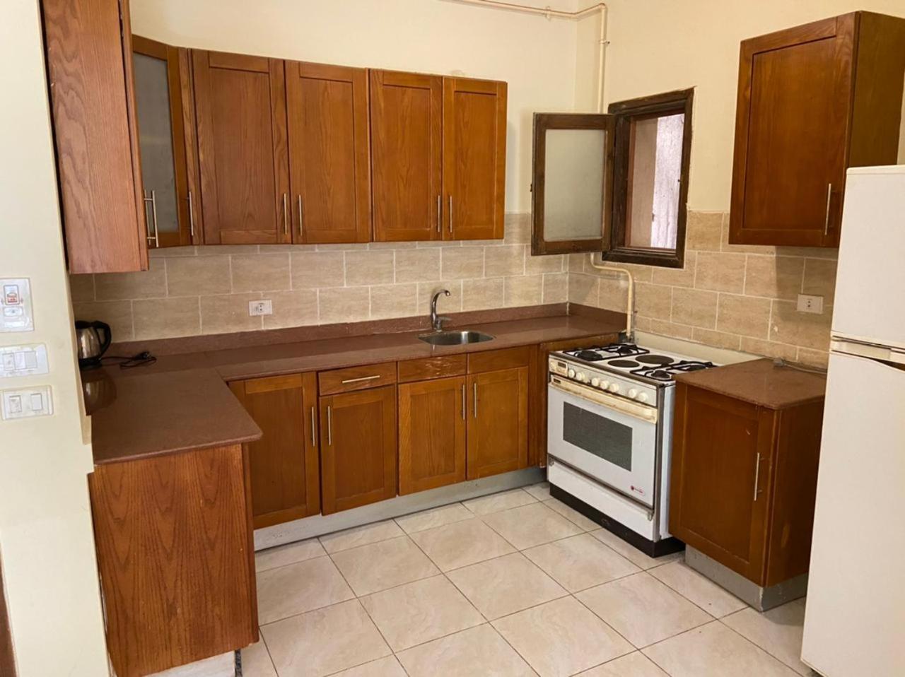 One-Bedroom Apartment - Photo 3